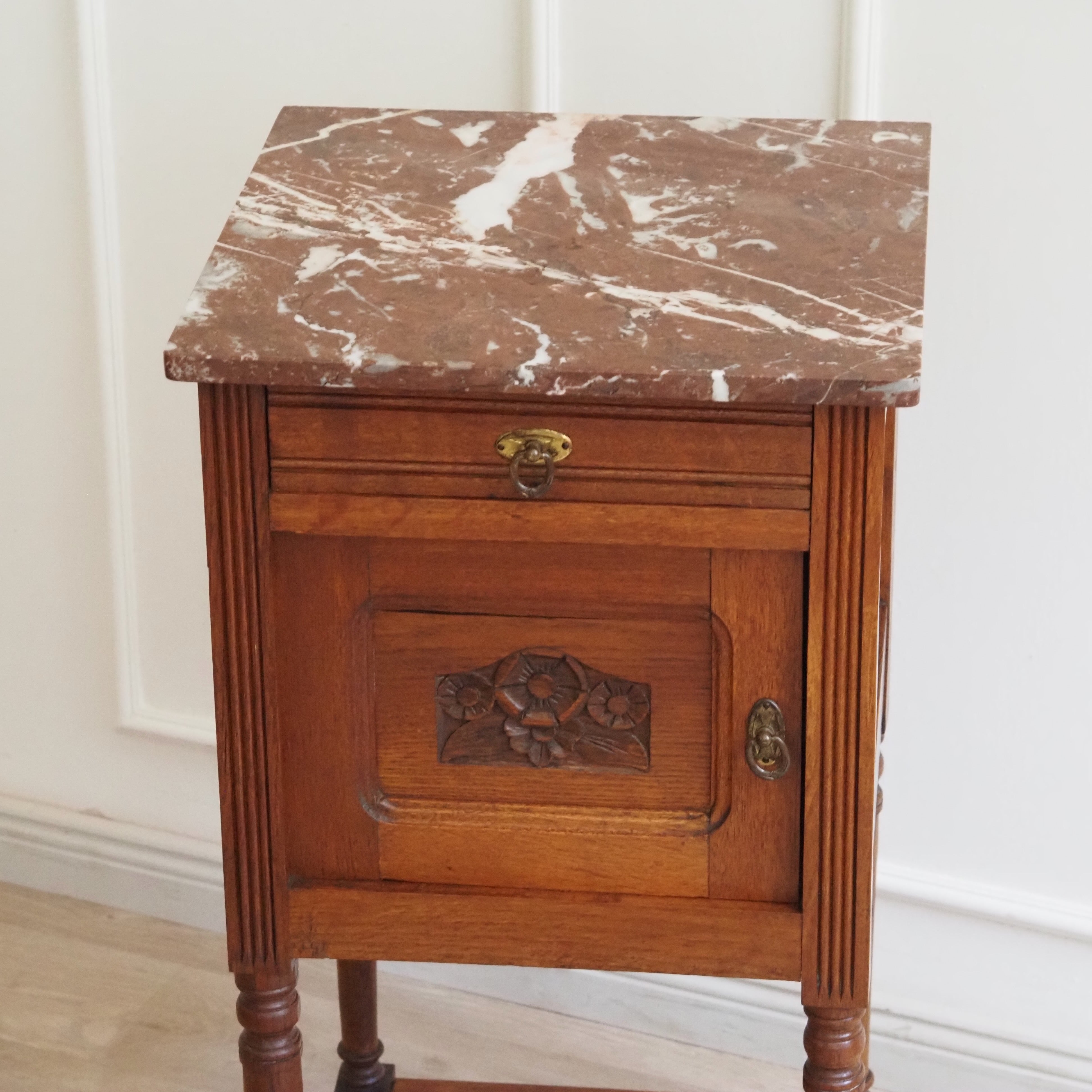 Nachttisch Eiche Marmorplatte antik um 1920 Louis-XVI-Stil