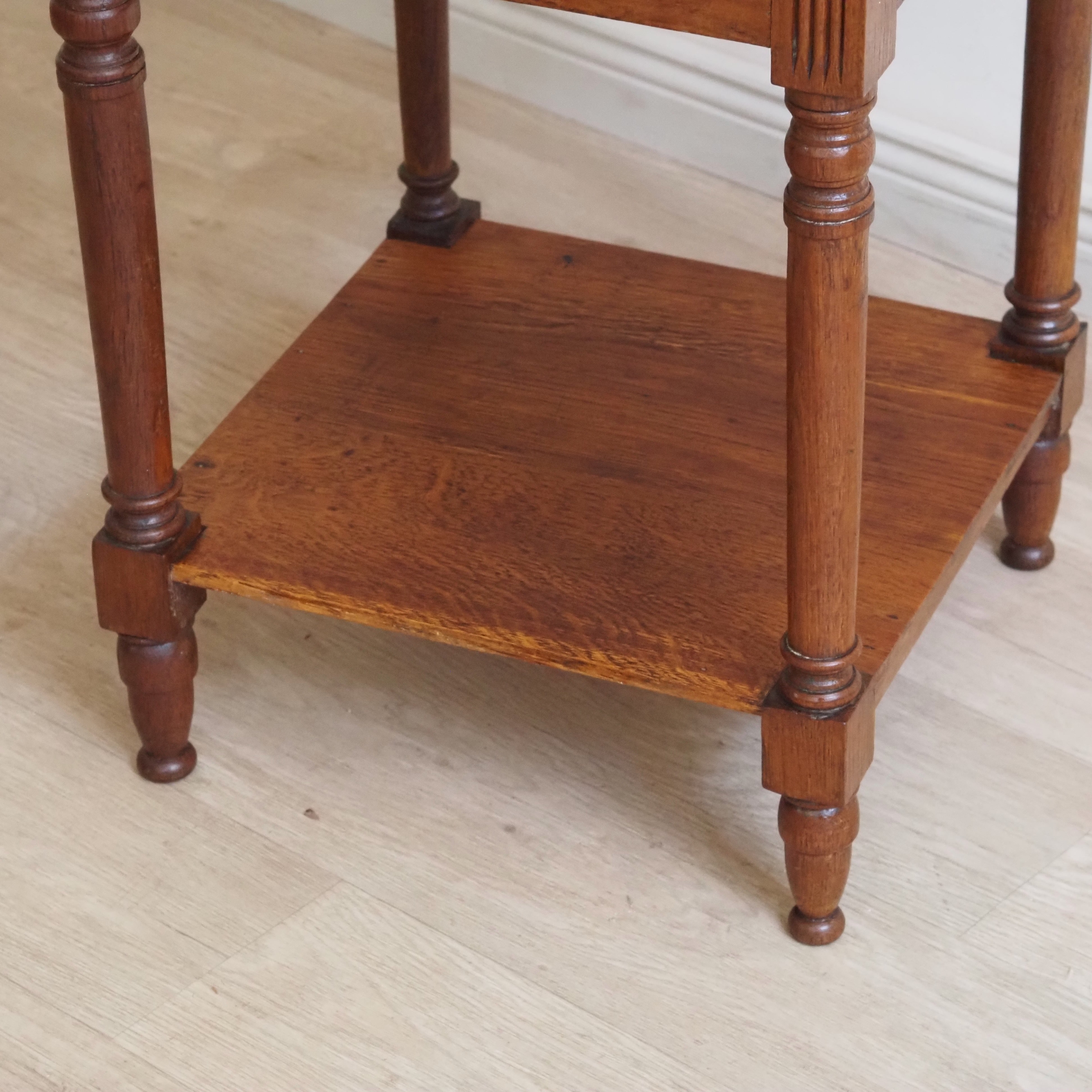 Nachttisch Eiche Marmorplatte antik um 1920 Louis-XVI-Stil
