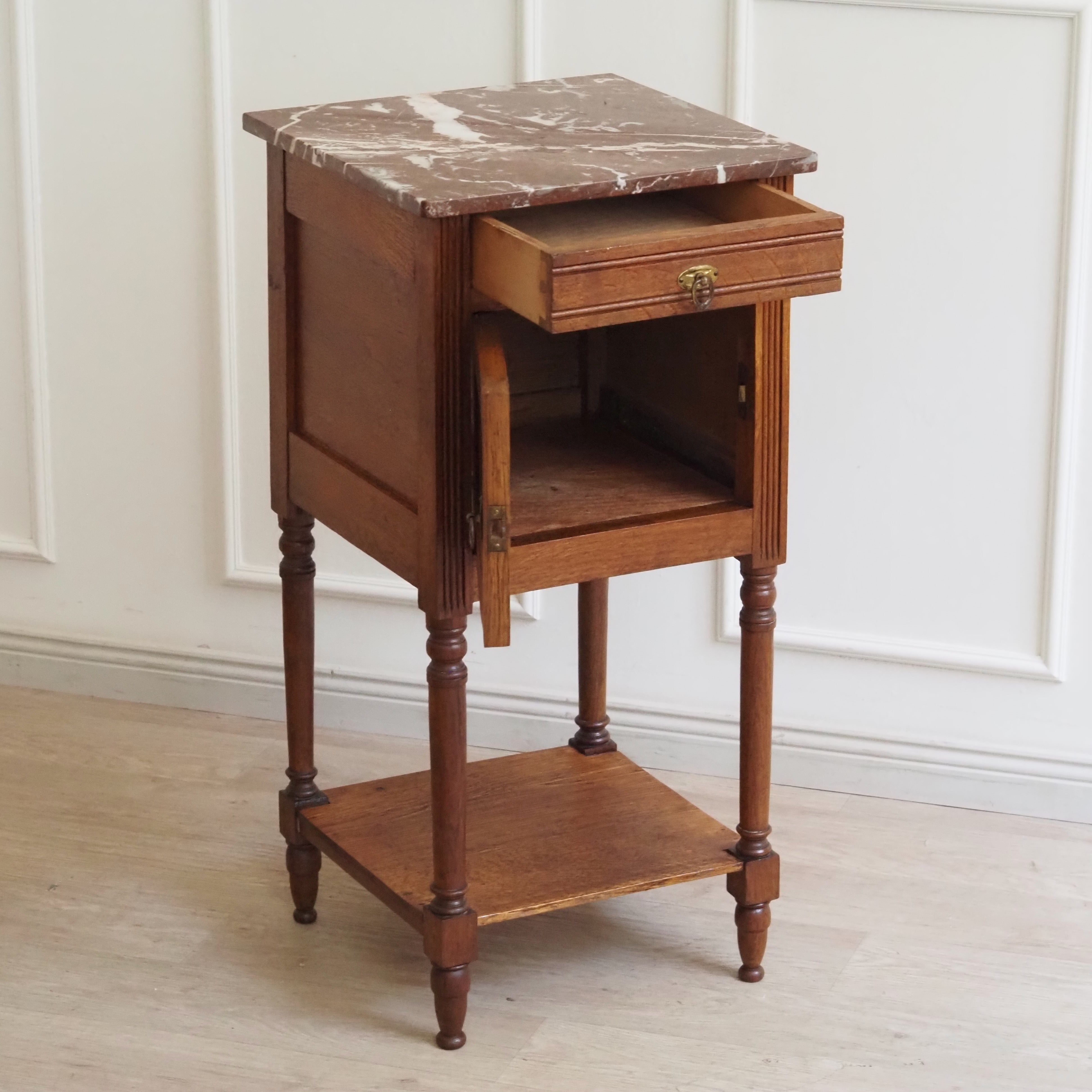 Nachttisch Eiche Marmorplatte antik um 1920 Louis-XVI-Stil