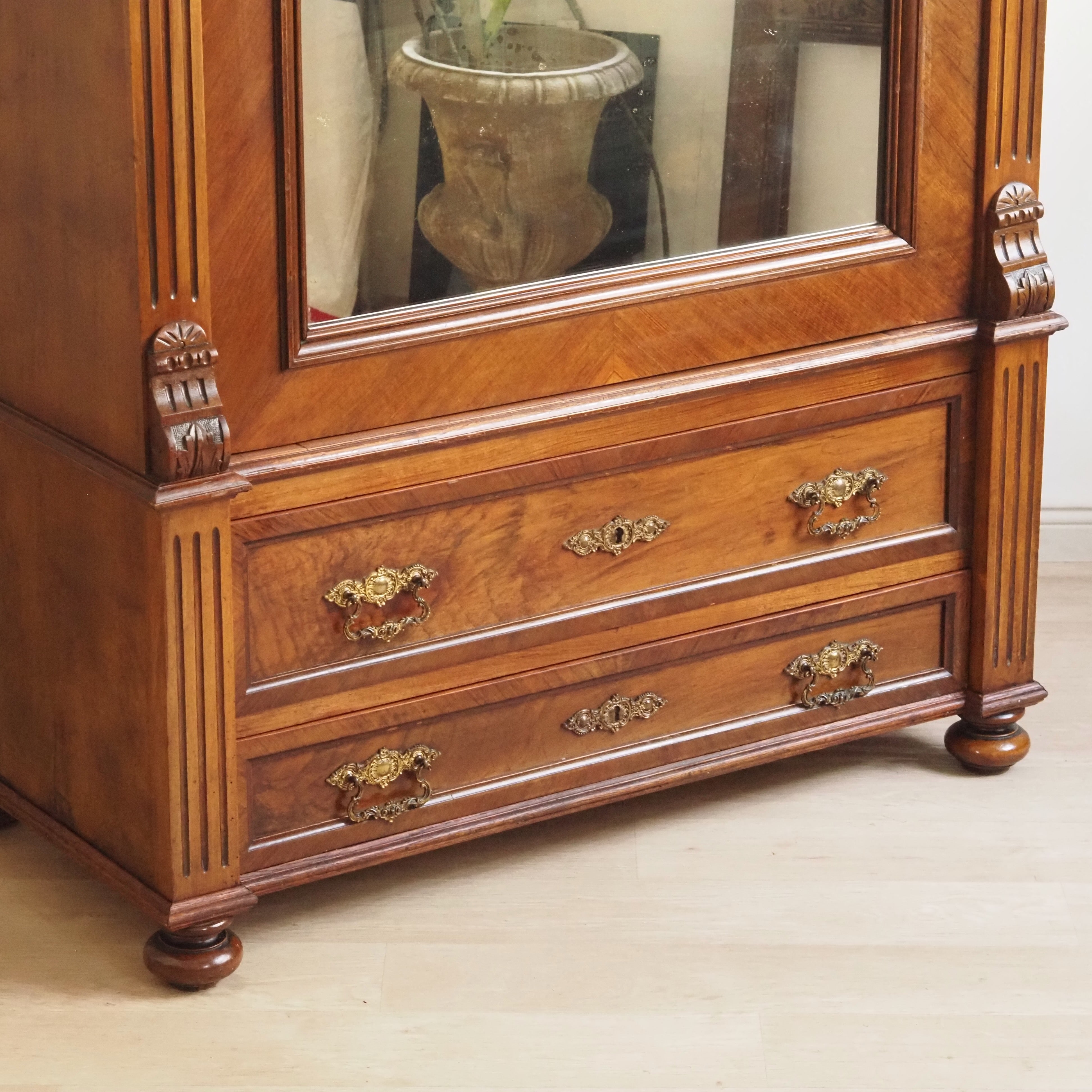 Spiegelschrank Nussbaum Gründerzeit um 1880