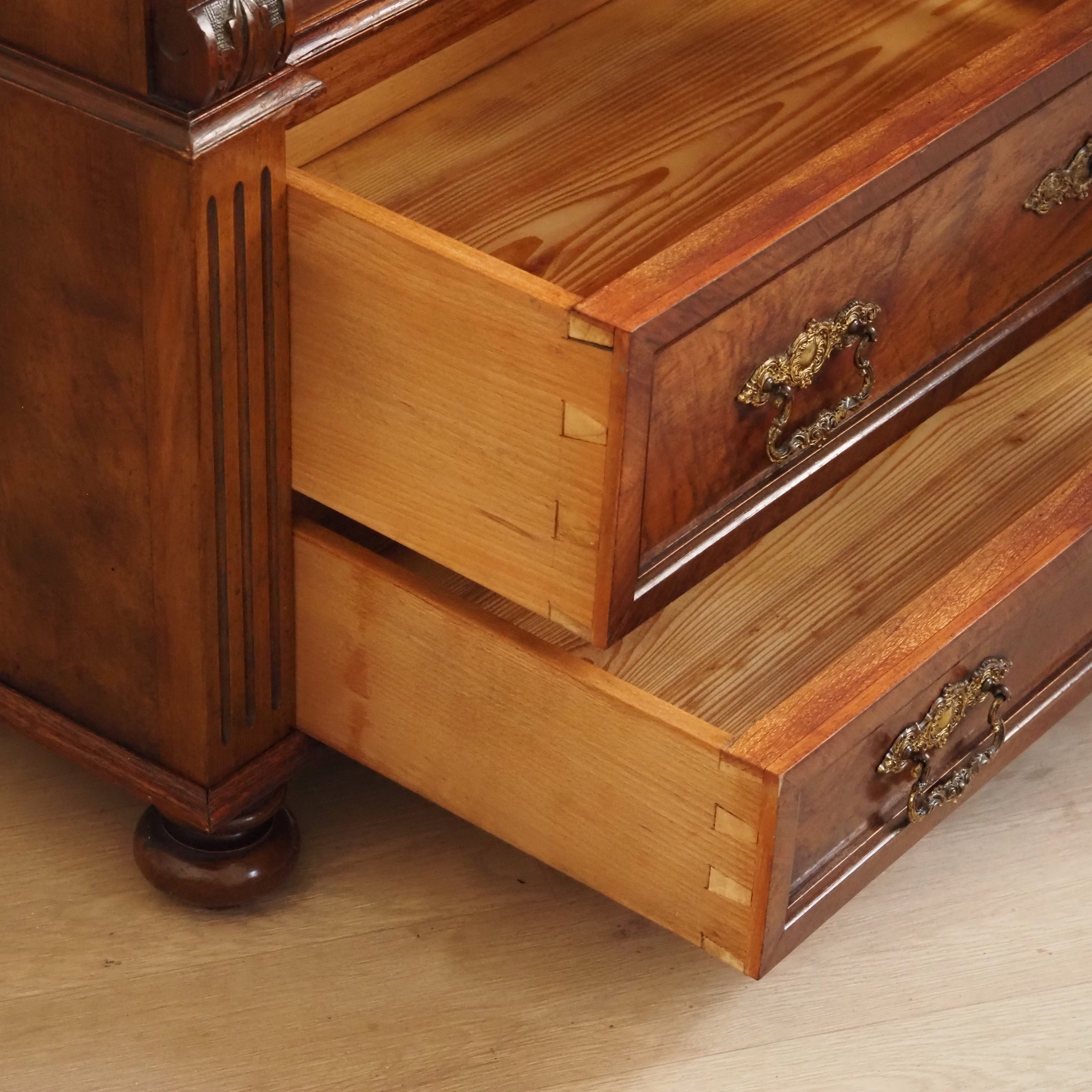 Spiegelschrank Nussbaum Gründerzeit um 1880