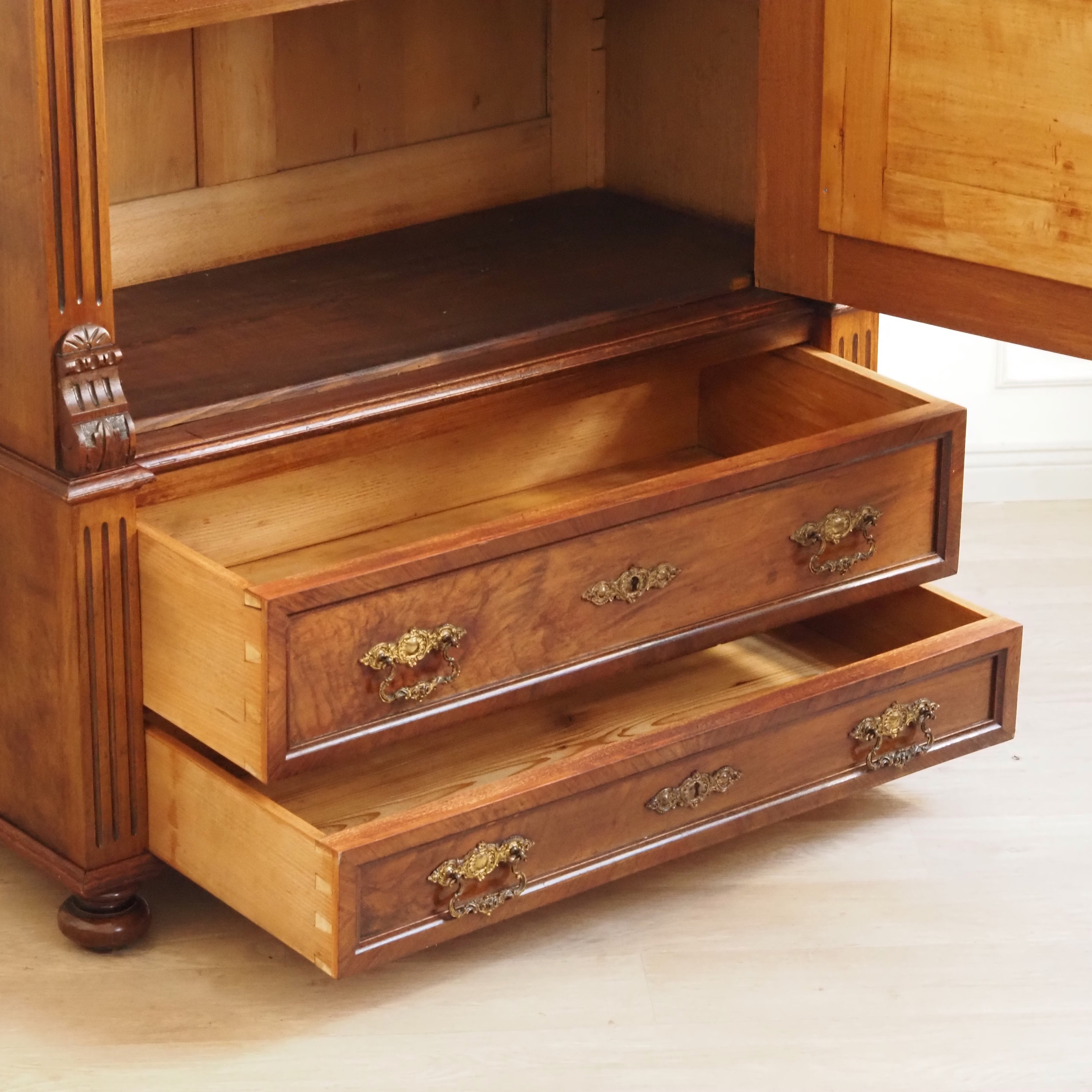 Spiegelschrank Nussbaum Gründerzeit um 1880