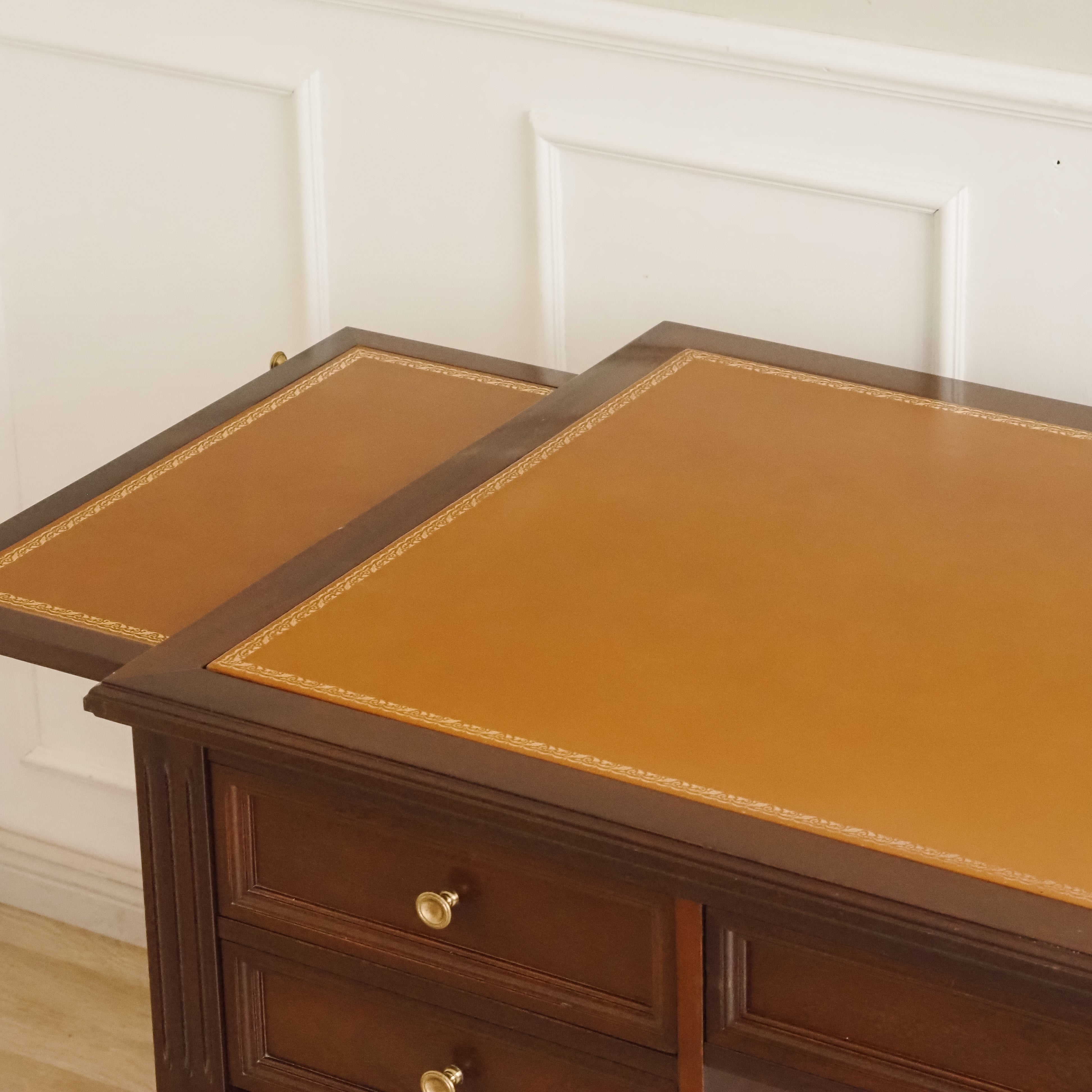 Schreibtisch Louis XVI Stil Mahagoni Lederauflage ausziehbar Bureau