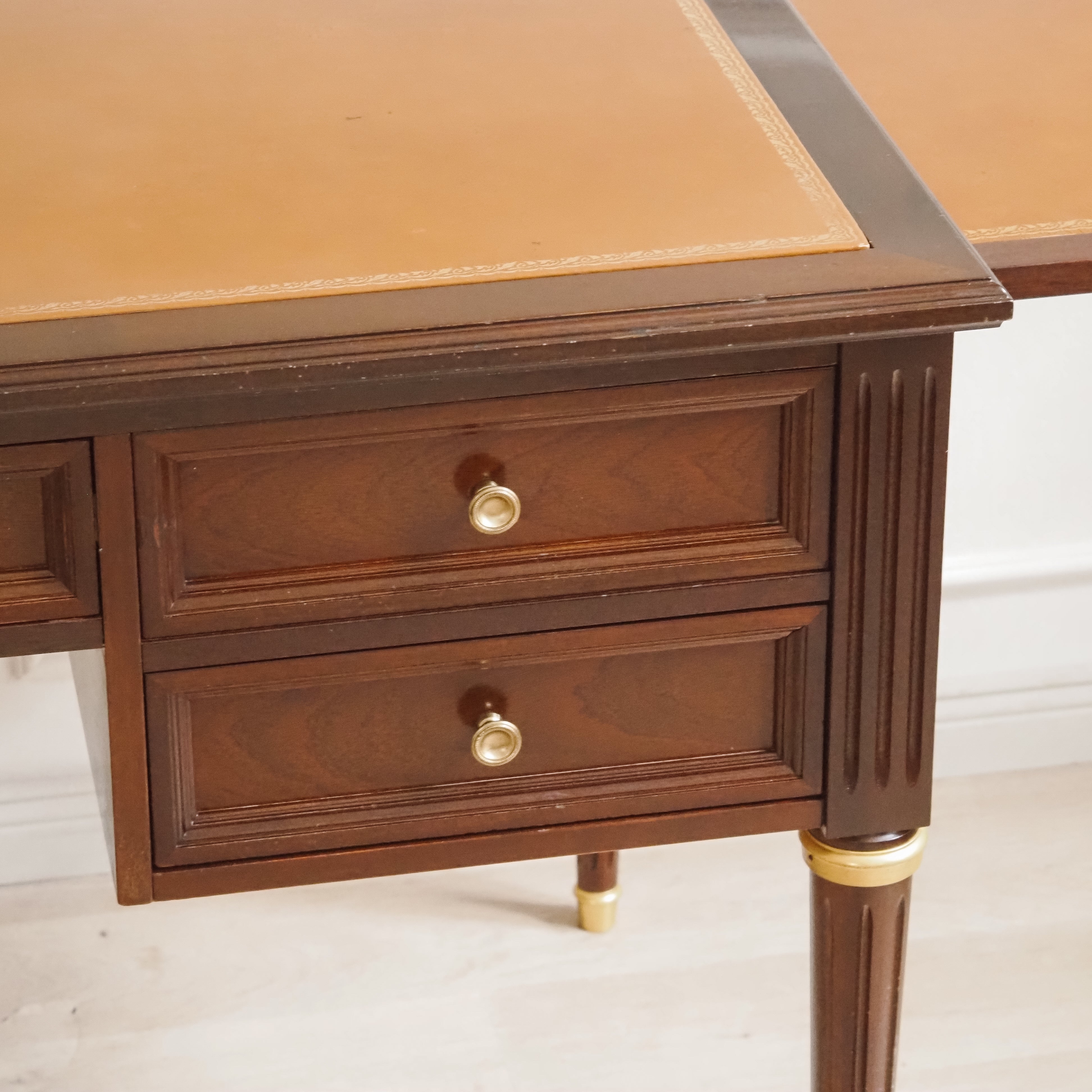 Schreibtisch Louis XVI Stil Mahagoni Lederauflage ausziehbar Bureau