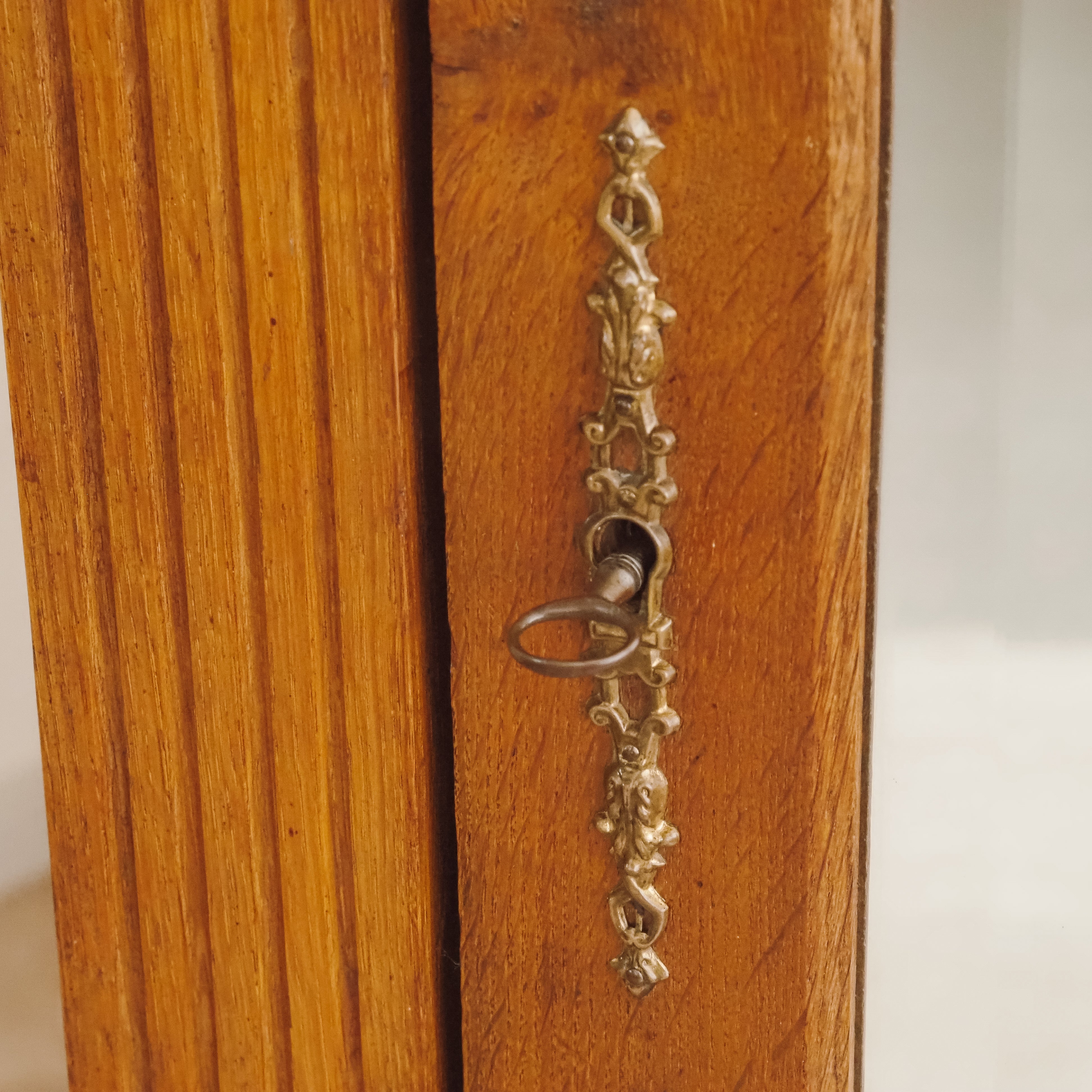 Antiker Spiegelschrank Eiche Louis XVI um 1900