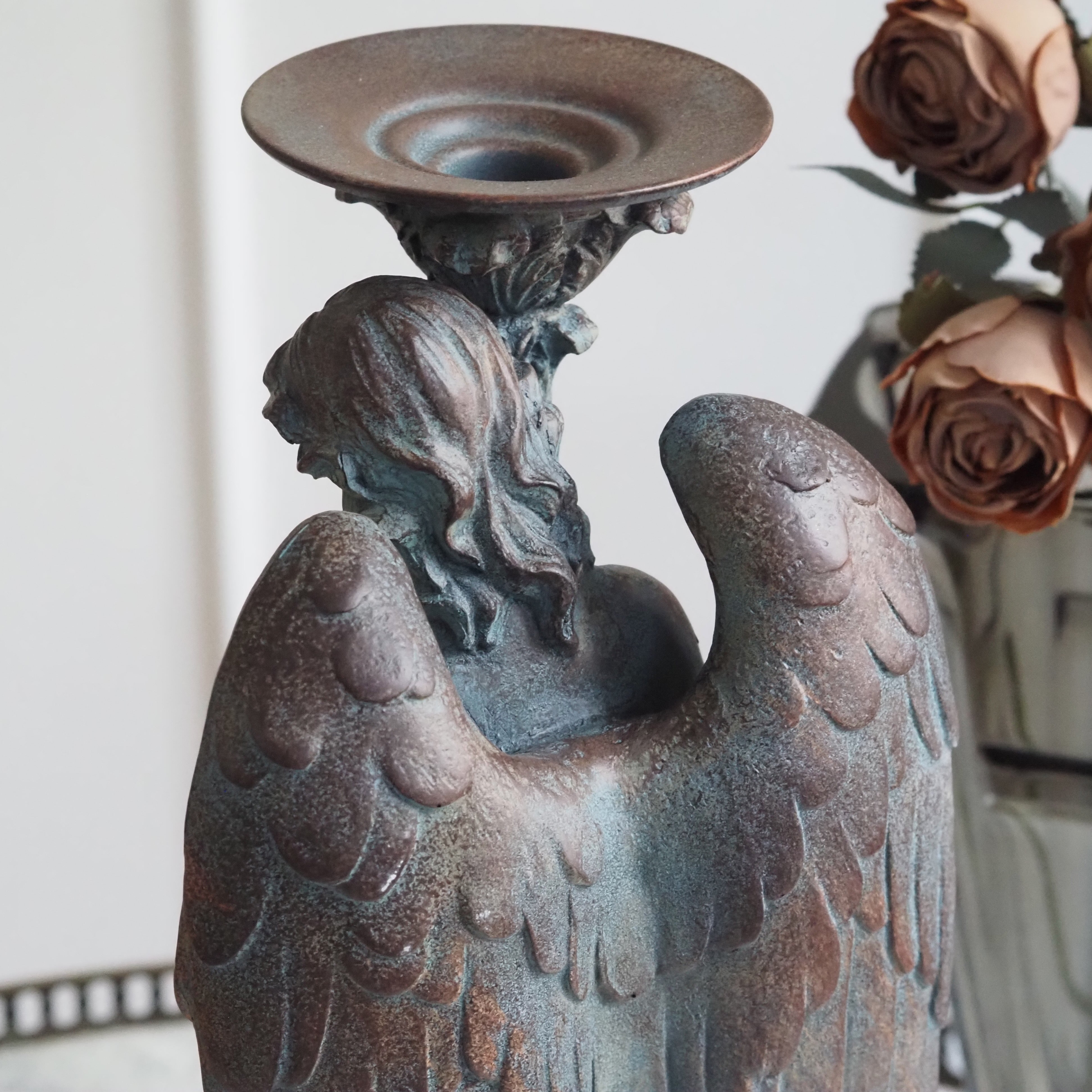 Figürlicher Kerzenhalter Engel · neugotischer Stil