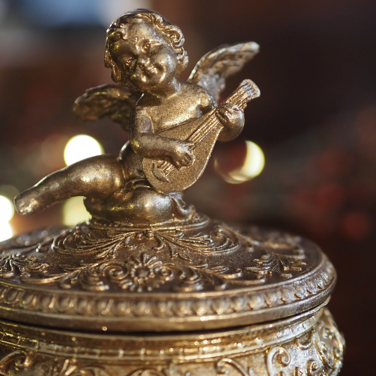 Schmuckdose Engel · Musizierender Putto im Neobarock
