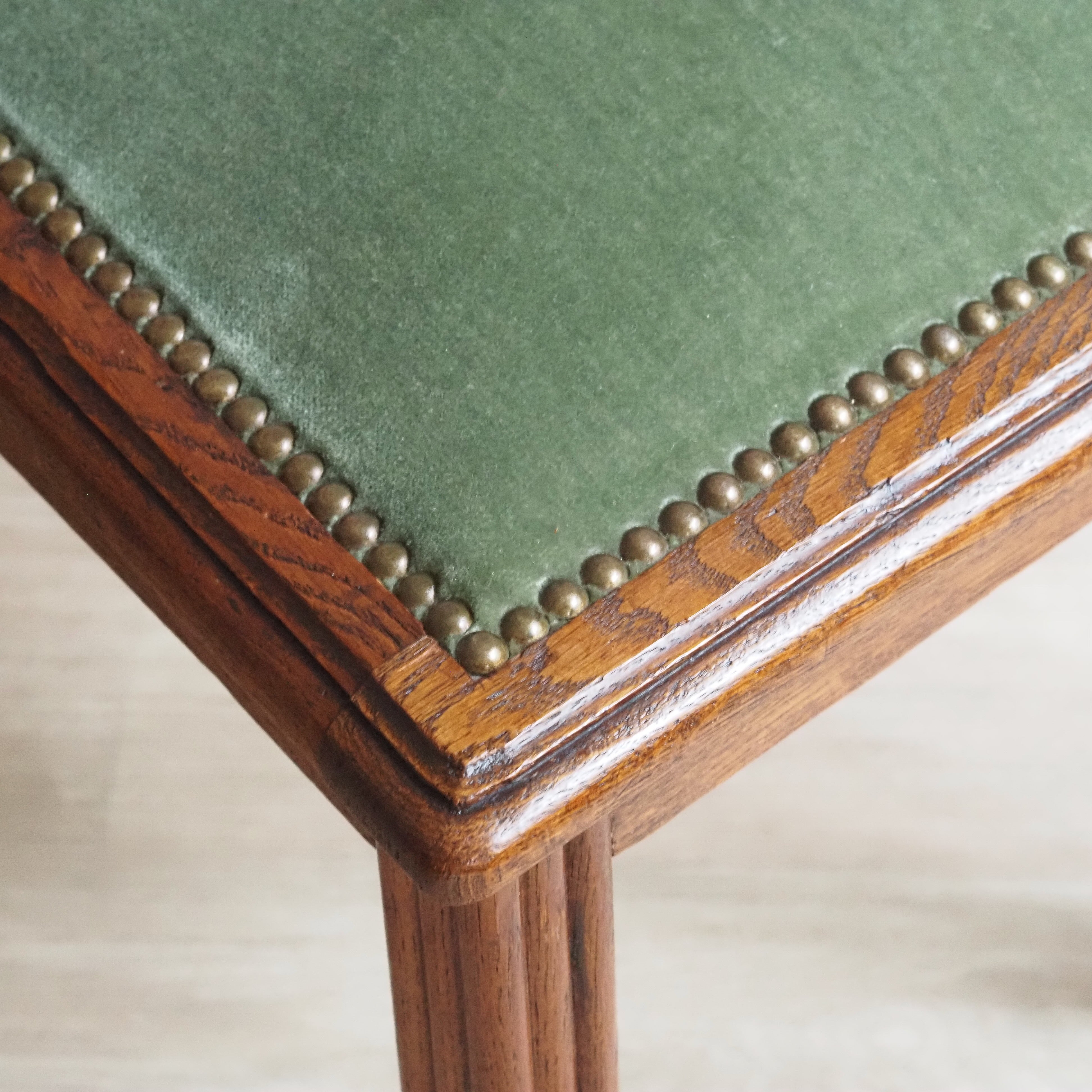 Art-Déco Stühle 4er-Set Eiche um 1920 – Grüner Samt