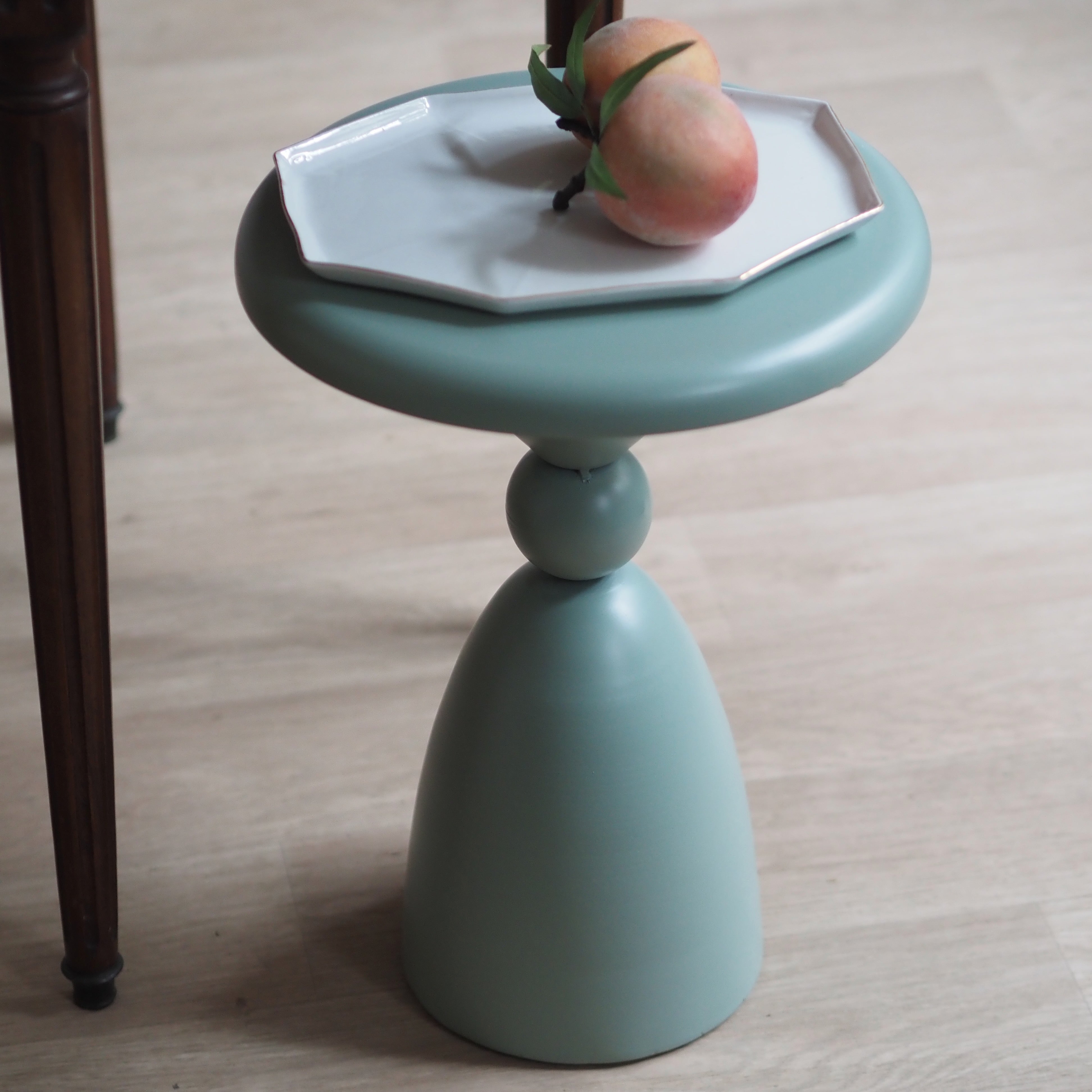 Beistelltisch rund mit Balustergliederung – Metall salbeigrün, Ø 35 cm