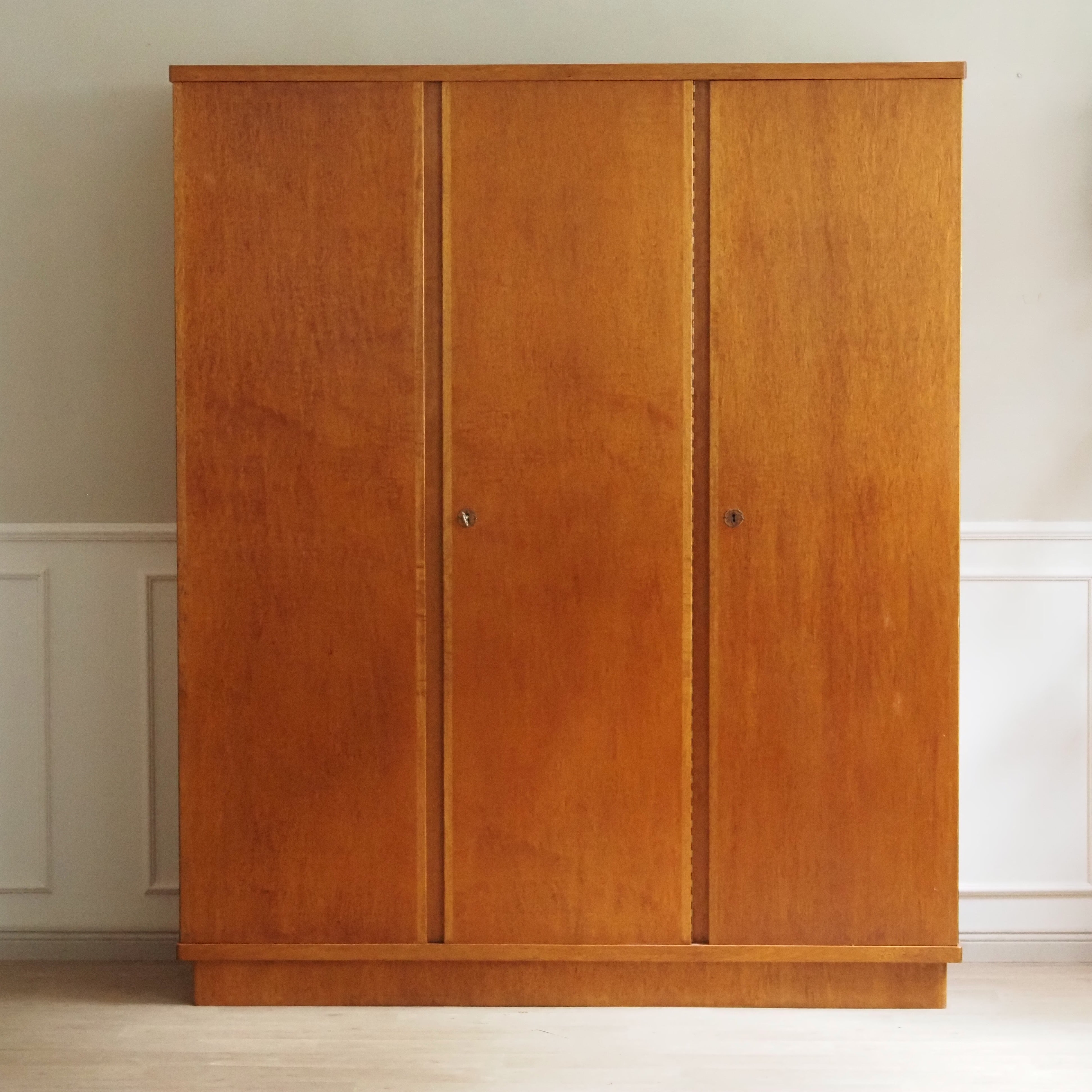 Midcentury Kleiderschrank aus Limbaholz um 1960