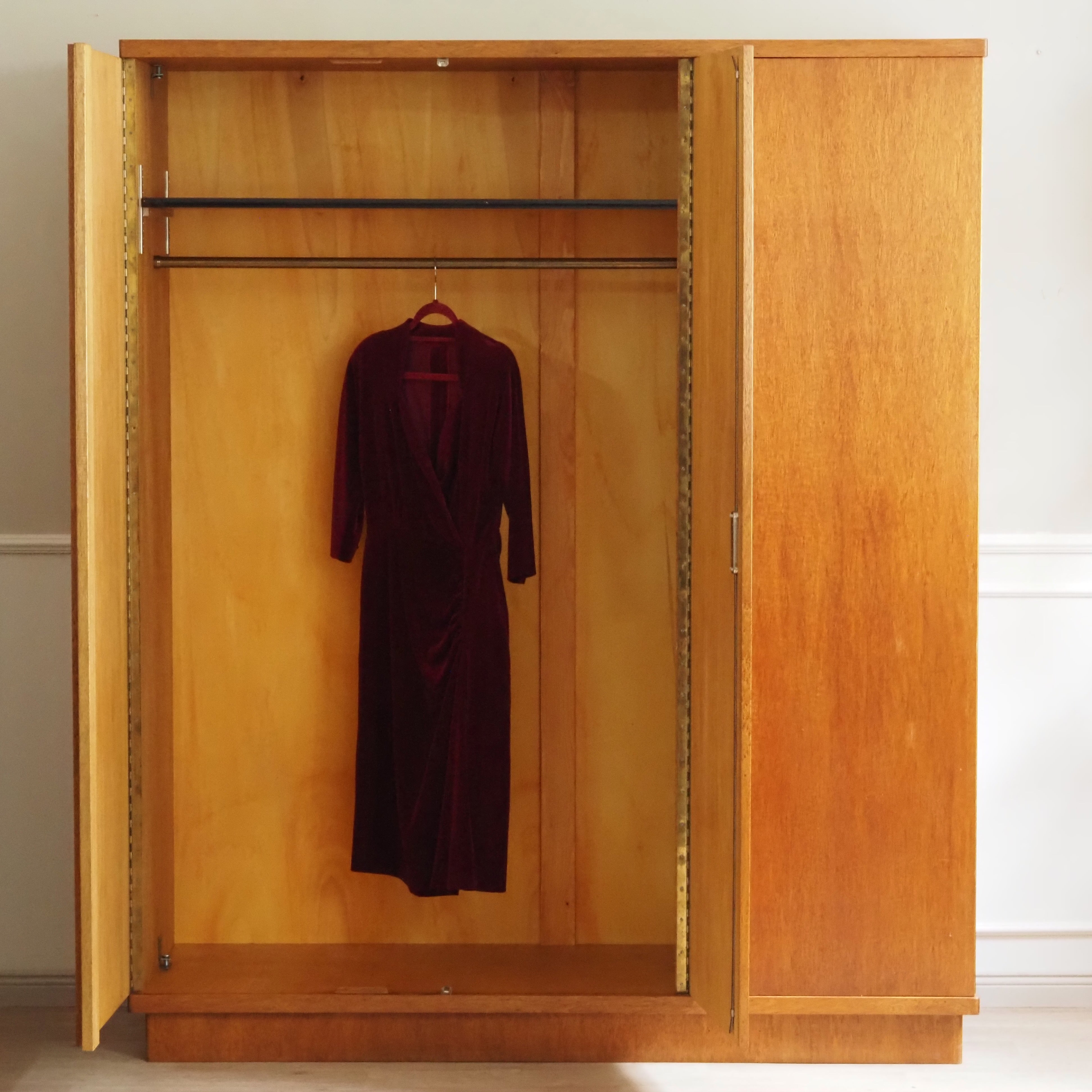 Midcentury Kleiderschrank aus Limbaholz um 1960