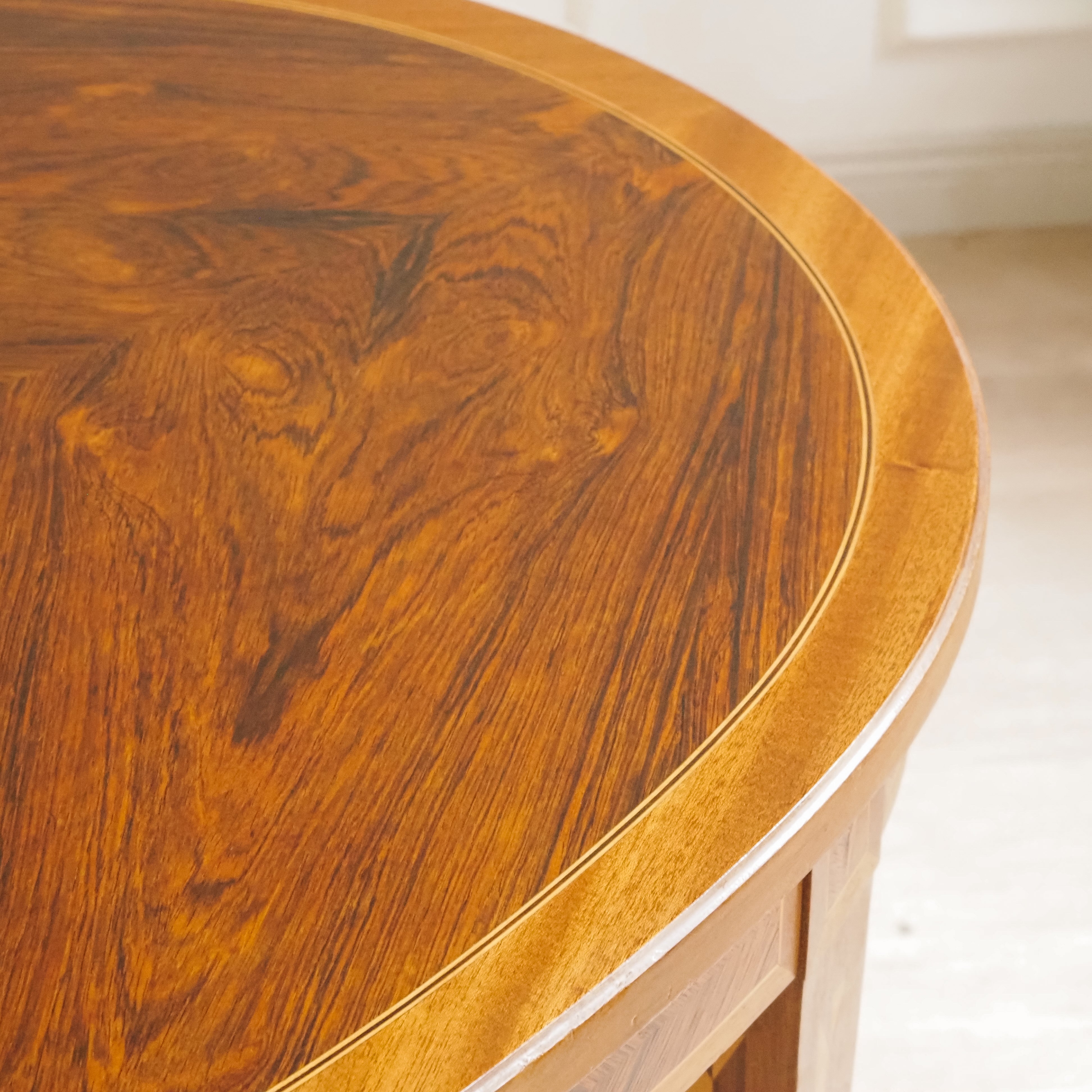 Esstisch Louis-XVI-Stil oval mit Intarsien