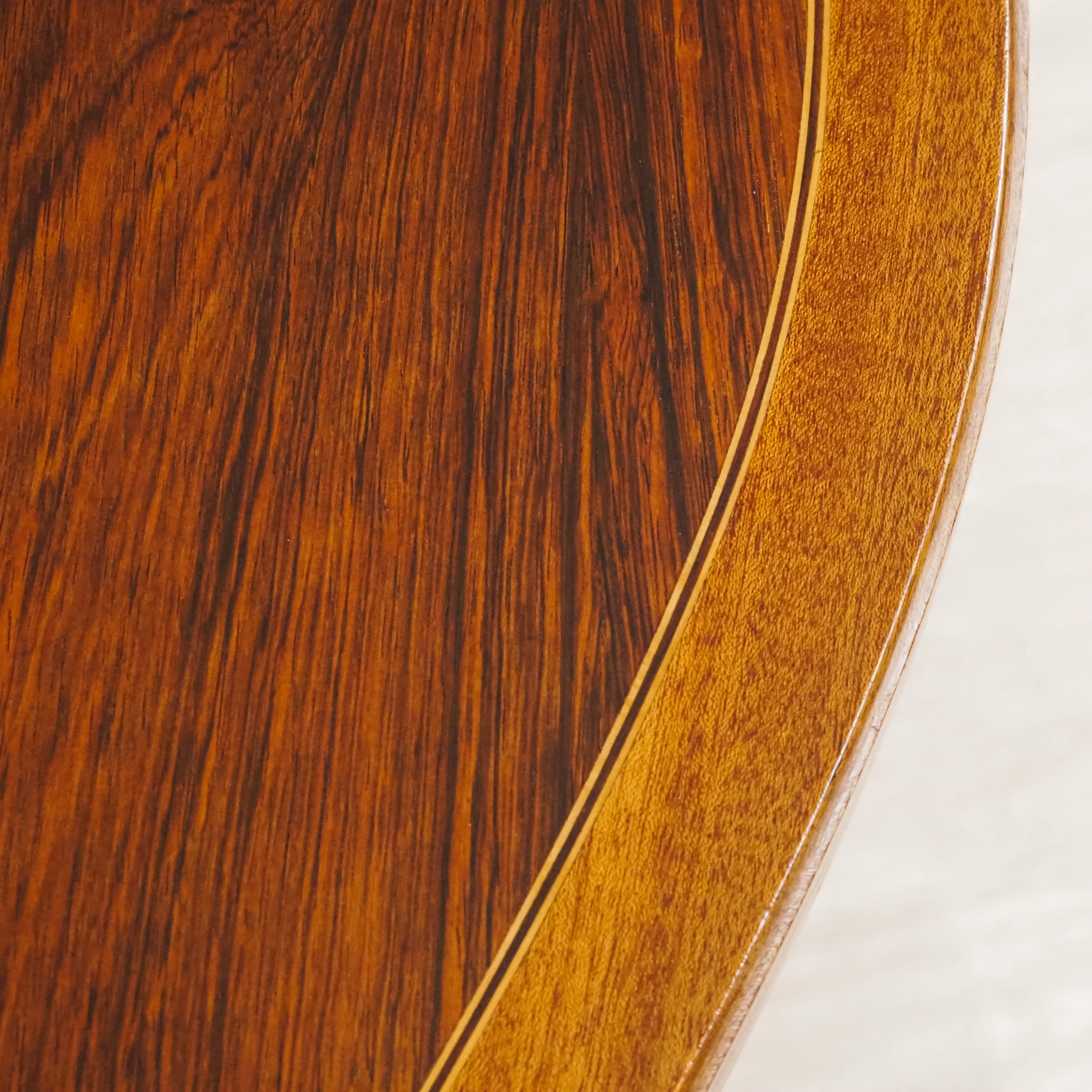 Esstisch Louis-XVI-Stil oval mit Intarsien