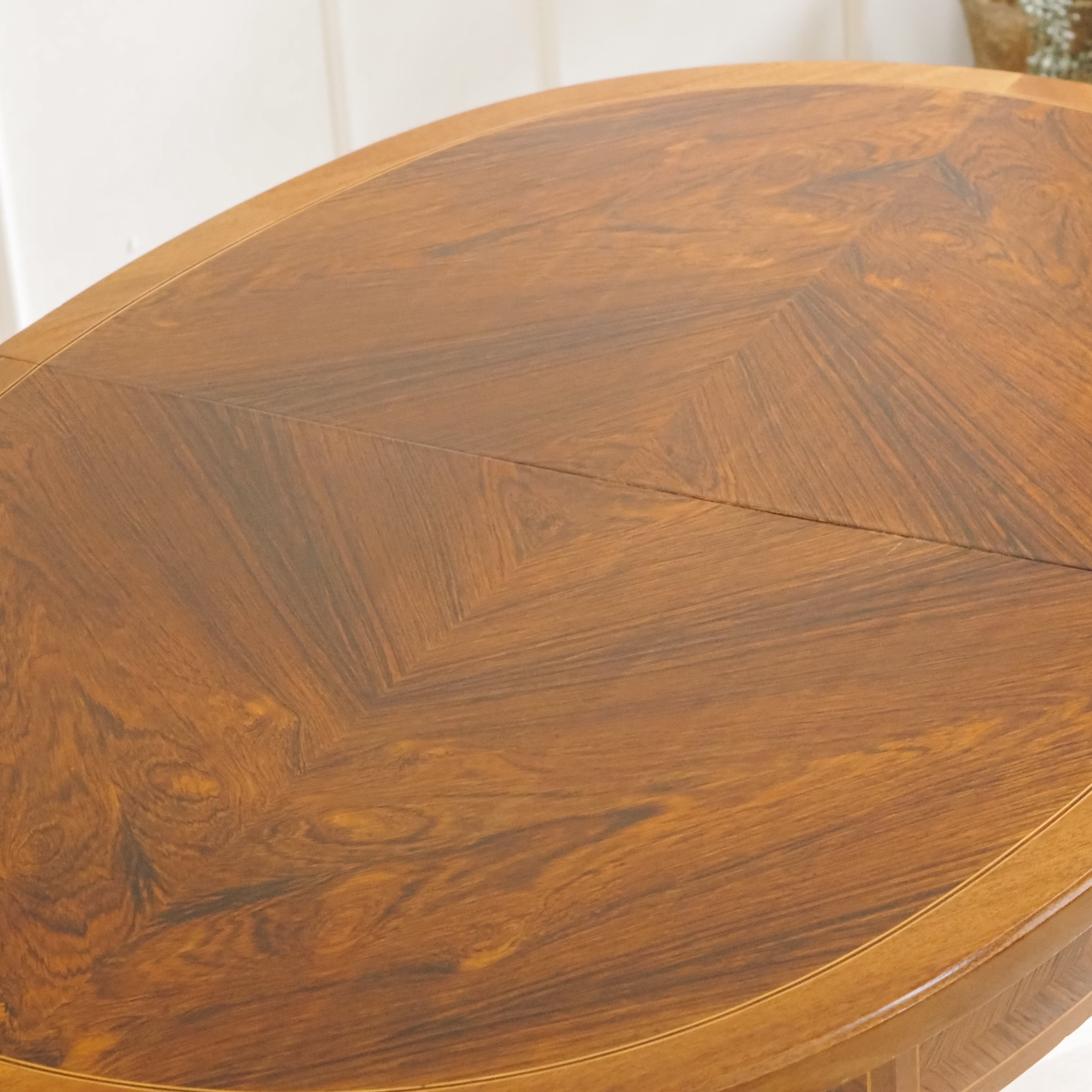 Esstisch Louis-XVI-Stil oval mit Intarsien