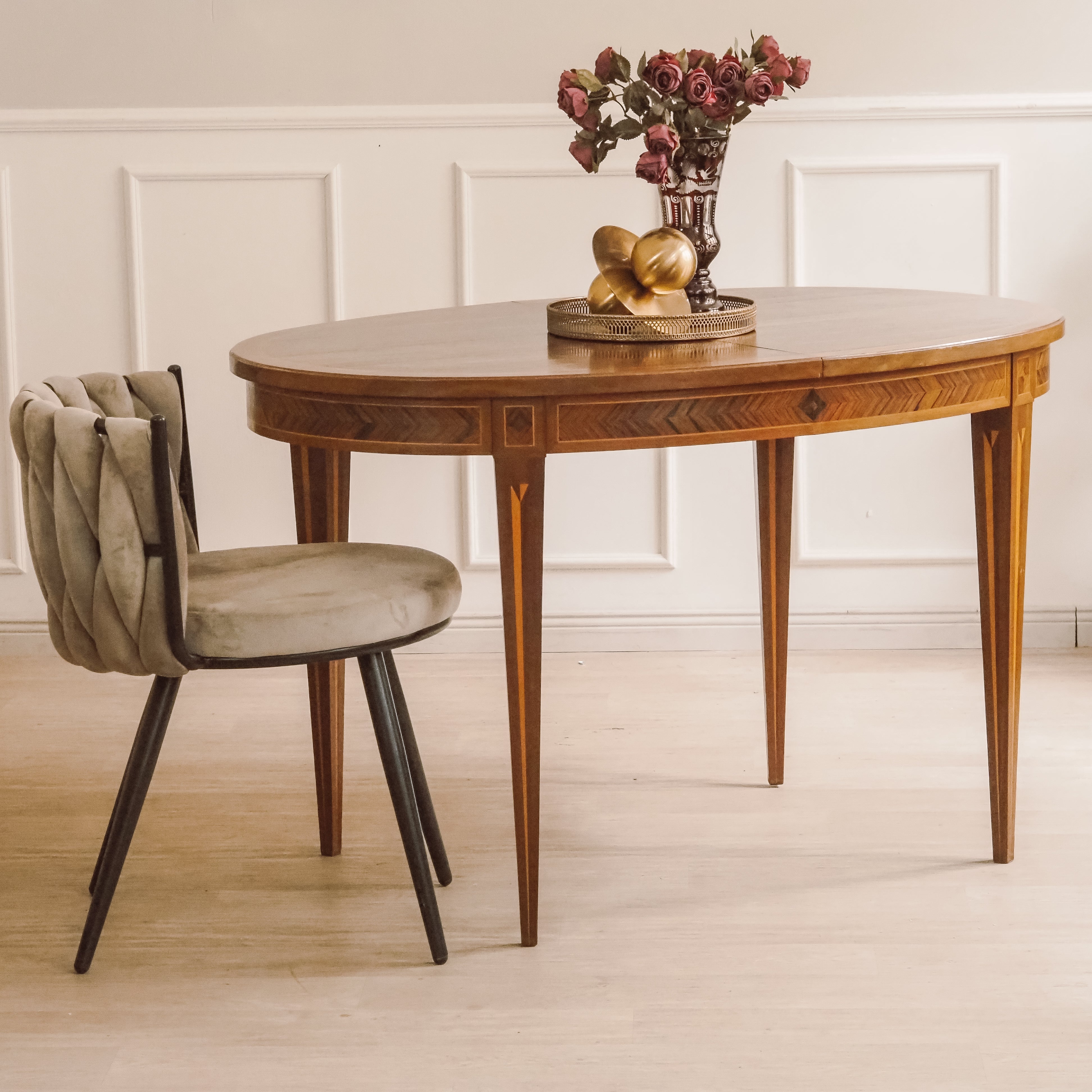 Esstisch Louis-XVI-Stil oval mit Intarsien