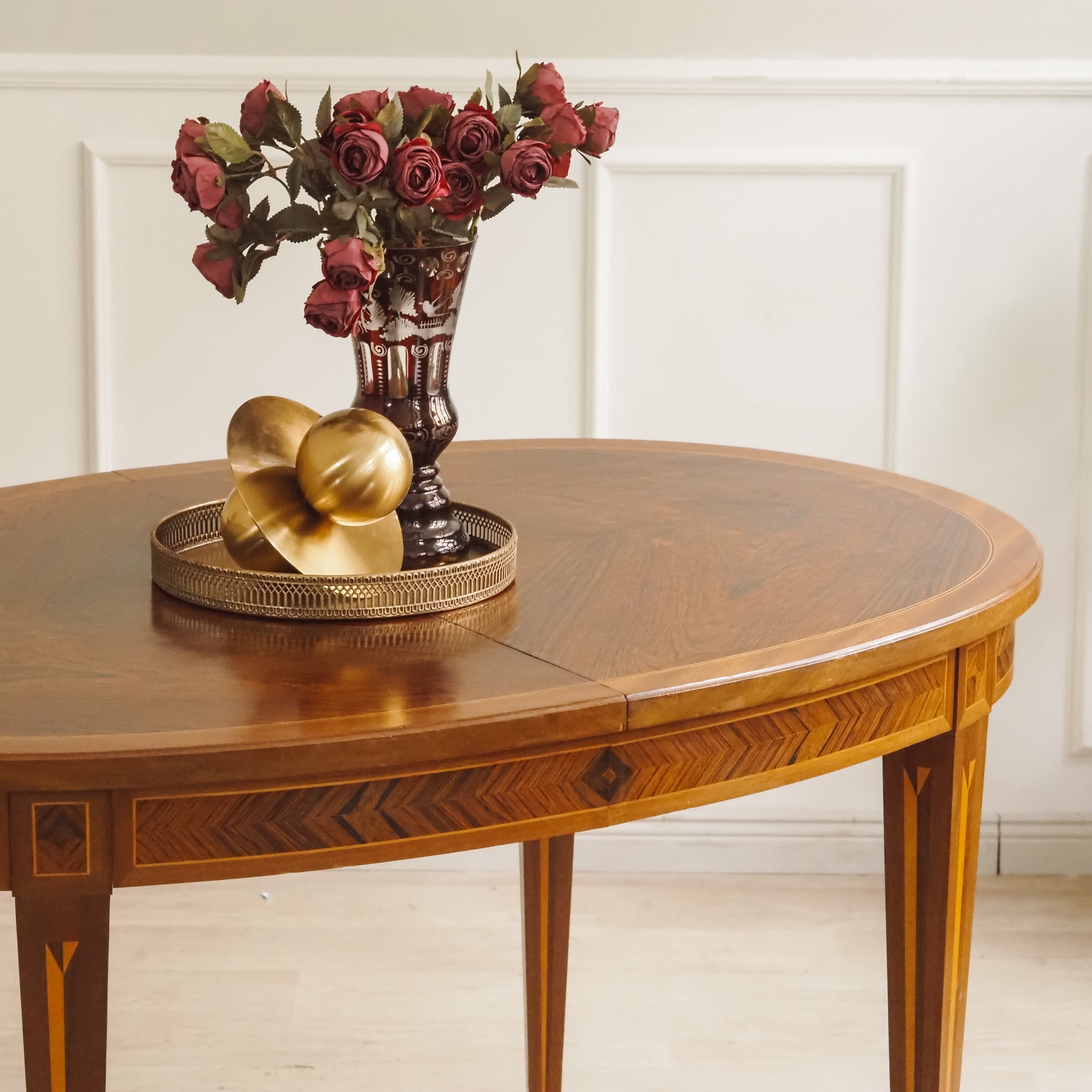 Esstisch Louis-XVI-Stil oval mit Intarsien
