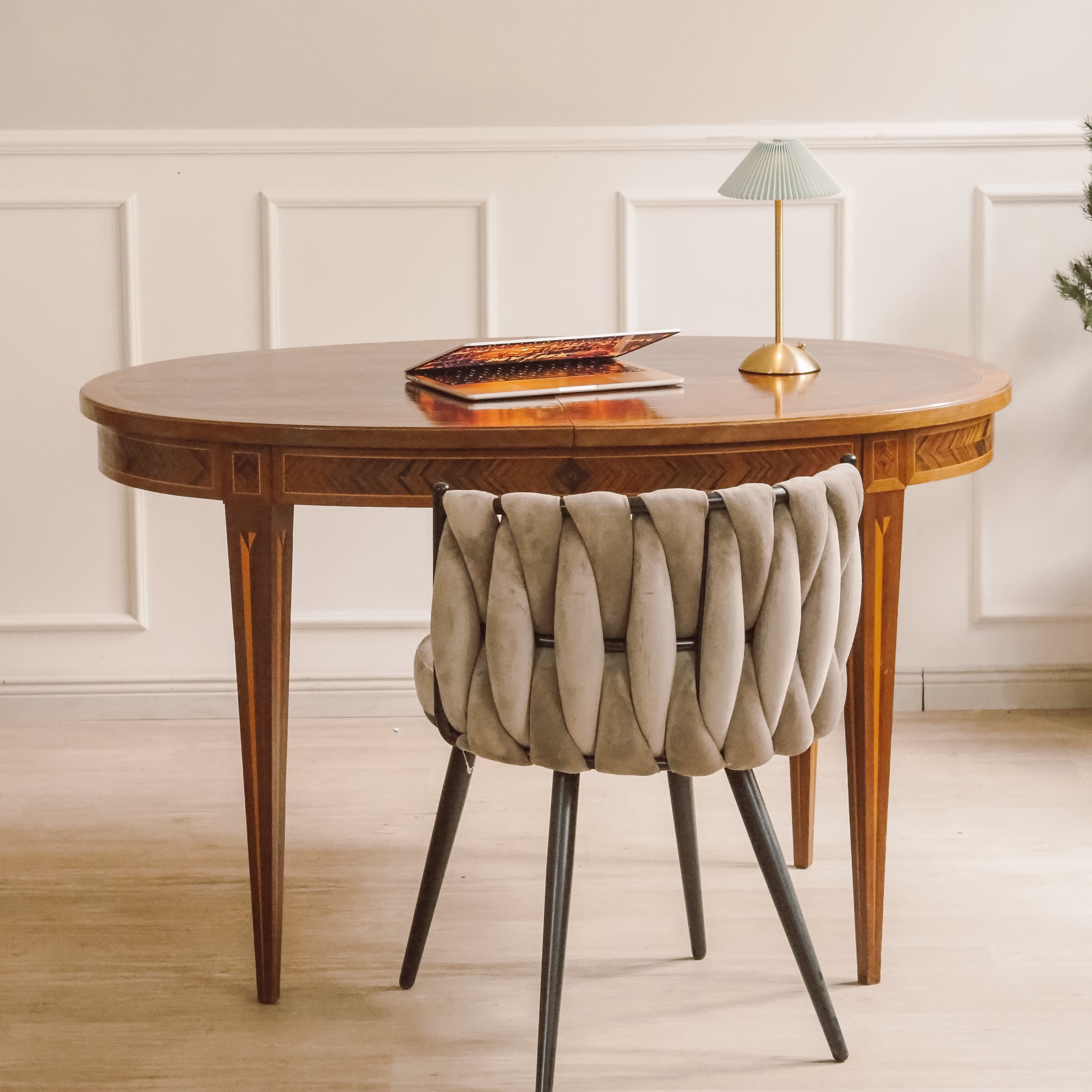 Esstisch Louis-XVI-Stil oval mit Intarsien
