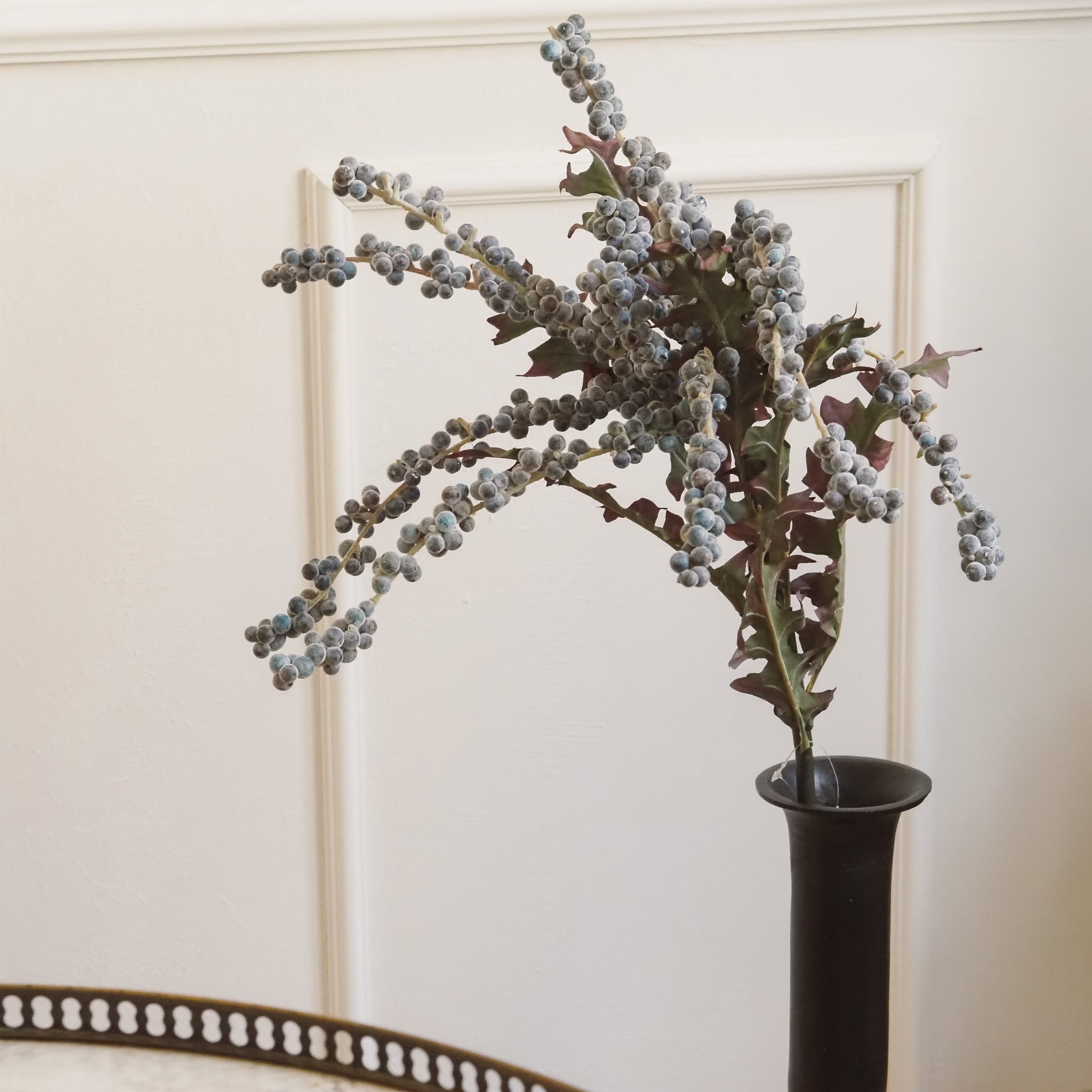 Beerenzweig mit Blättern · graugrün · Floristikobjekt