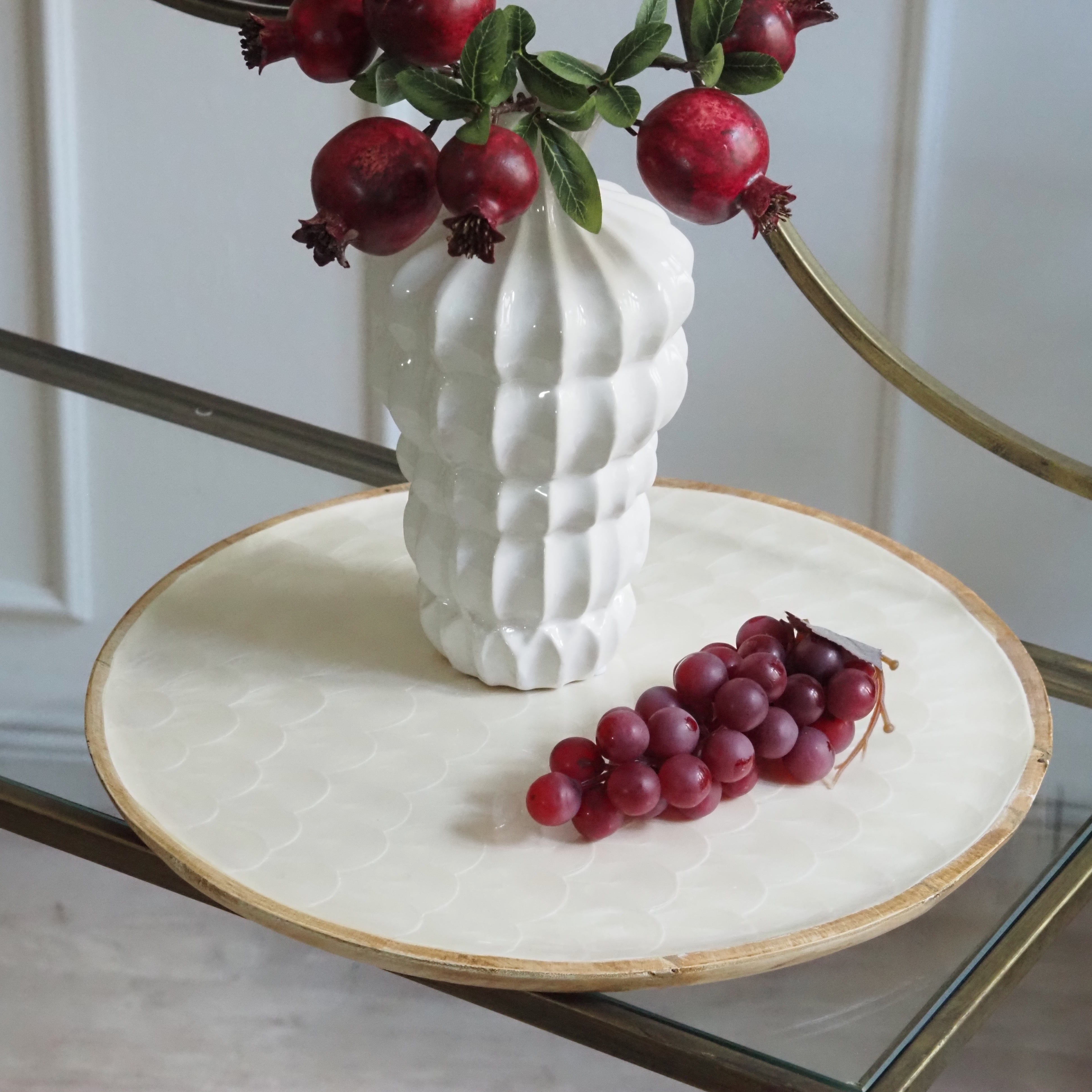 Vase Weiß · Keramikvase mit gewelltem Relief [HOCH / BREIT]
