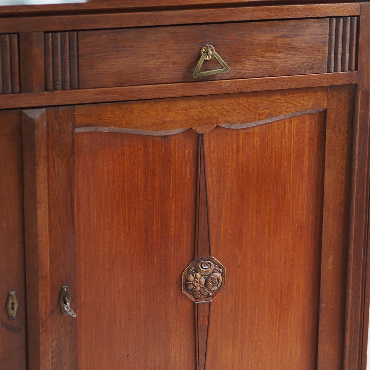 Art Deco Kredenz Eiche um 1925 mit Vitrinenaufsatz