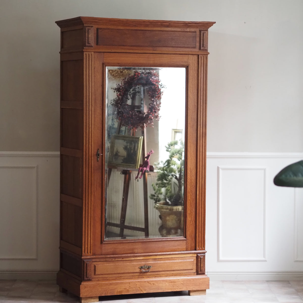 Kleiderschrank Louis-XVI-Stil mit Spiegeltür, Eiche, um 1900