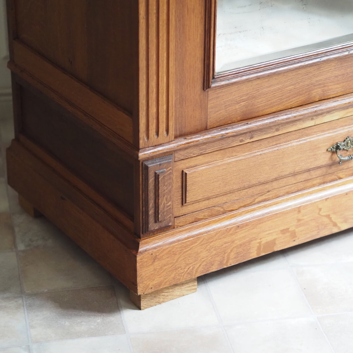Kleiderschrank Louis-XVI-Stil mit Spiegeltür, Eiche, um 1900