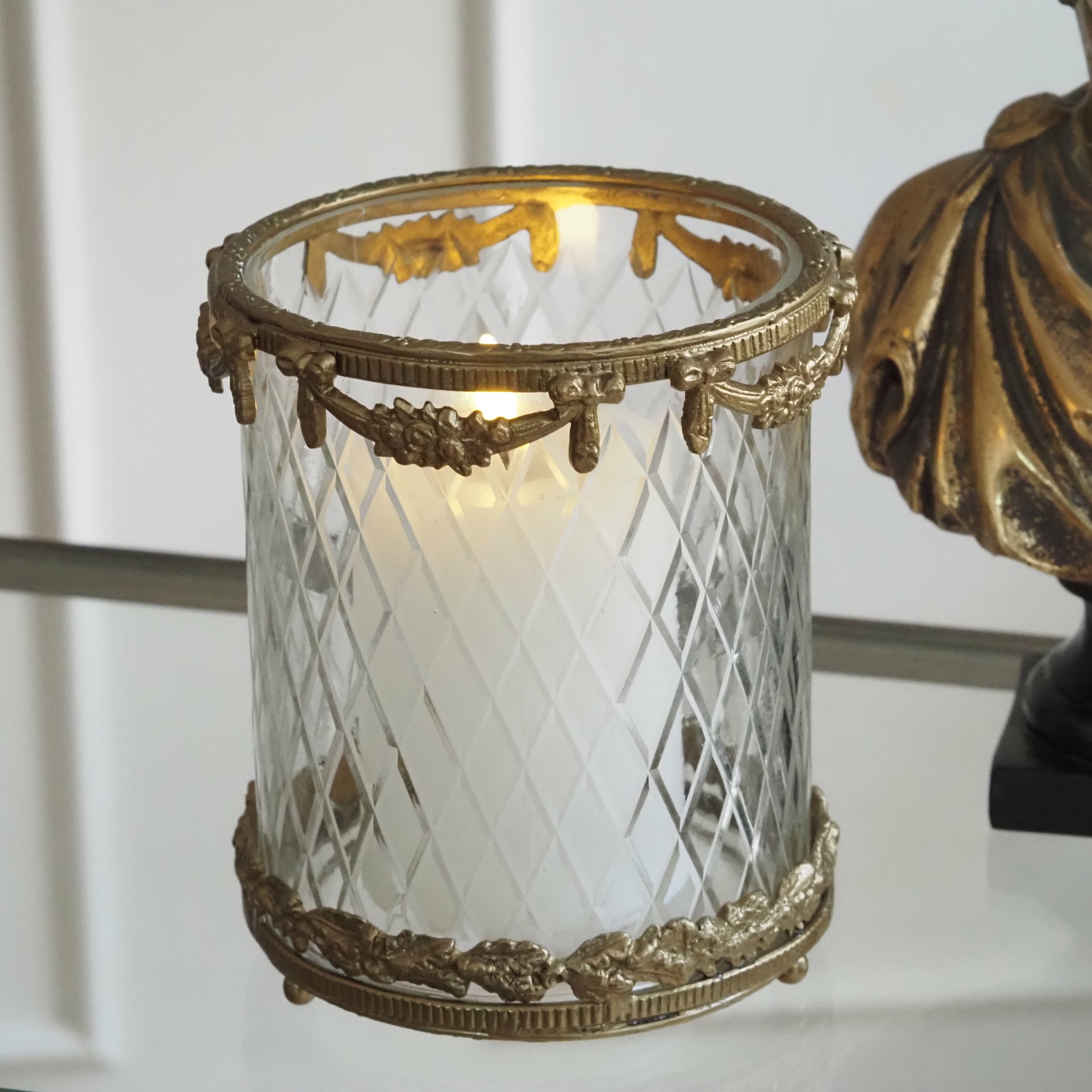 Teelichthalter Gold · Rautenschliffglas in neoklassischer Metallfassung