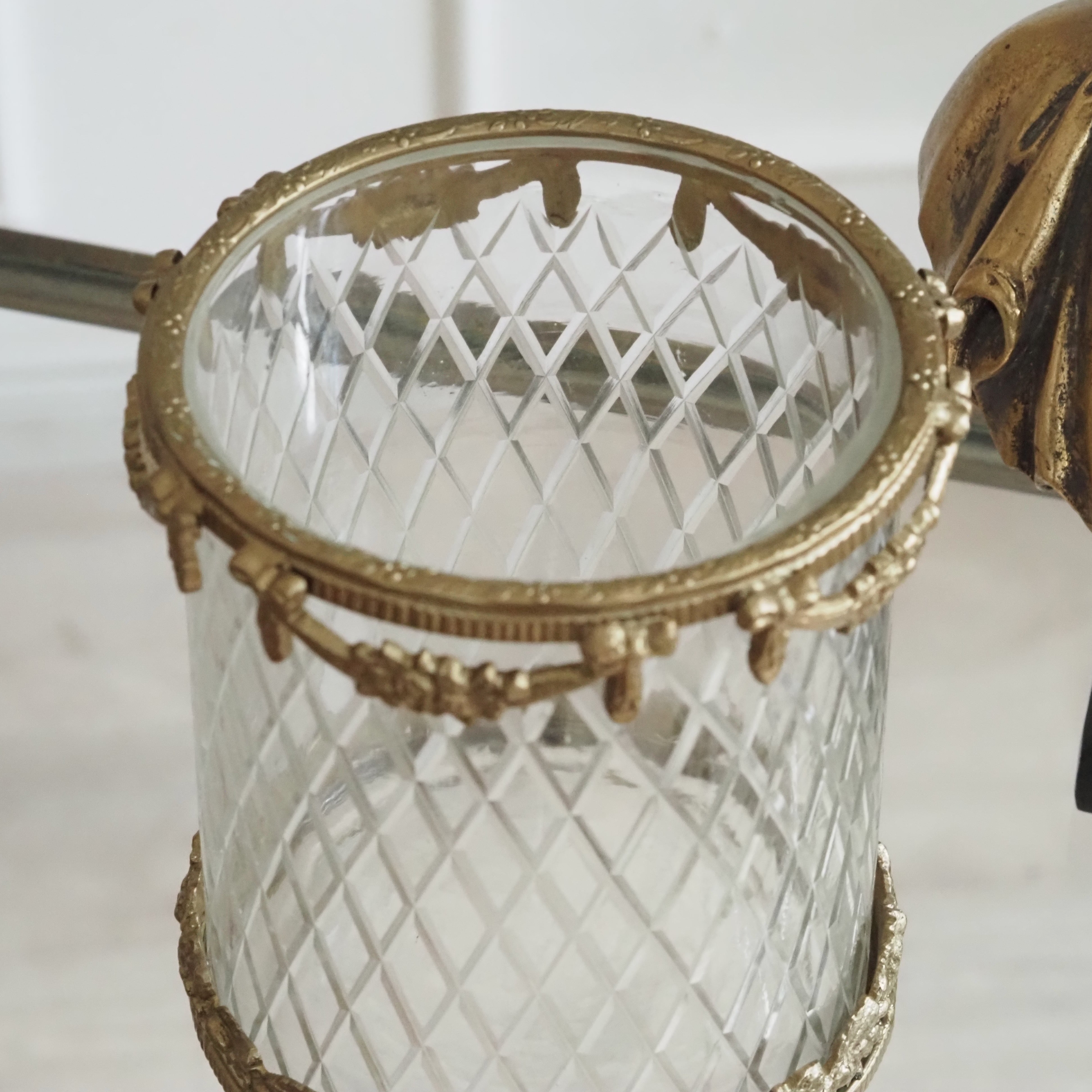 Teelichthalter Gold · Rautenschliffglas in neoklassischer Metallfassung