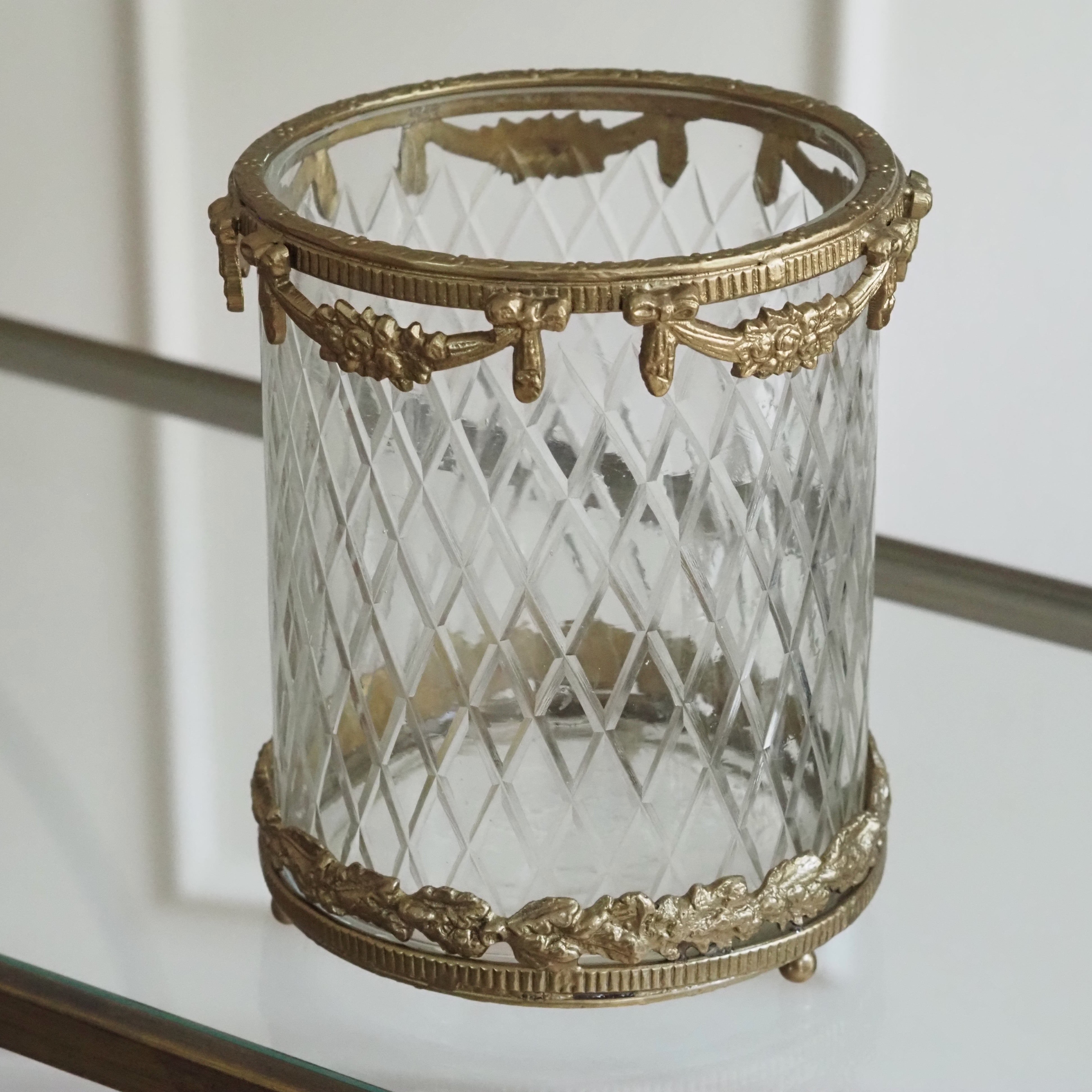 Teelichthalter Gold · Rautenschliffglas in neoklassischer Metallfassung