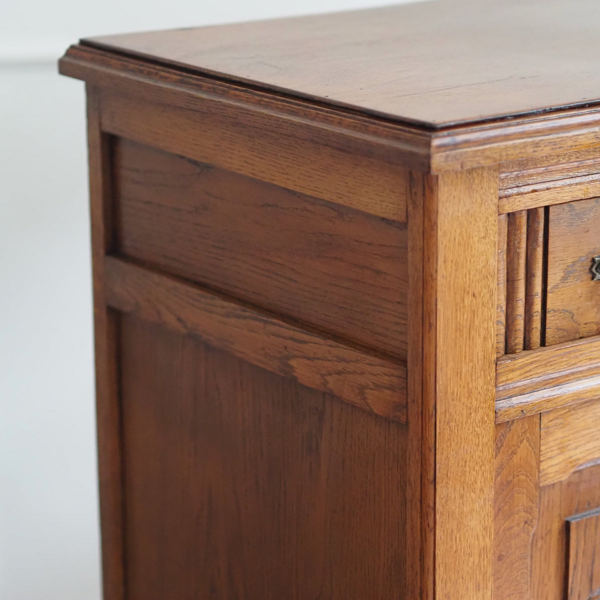 Art-Déco Sideboard Eiche um 1925 mit geschwungener Front