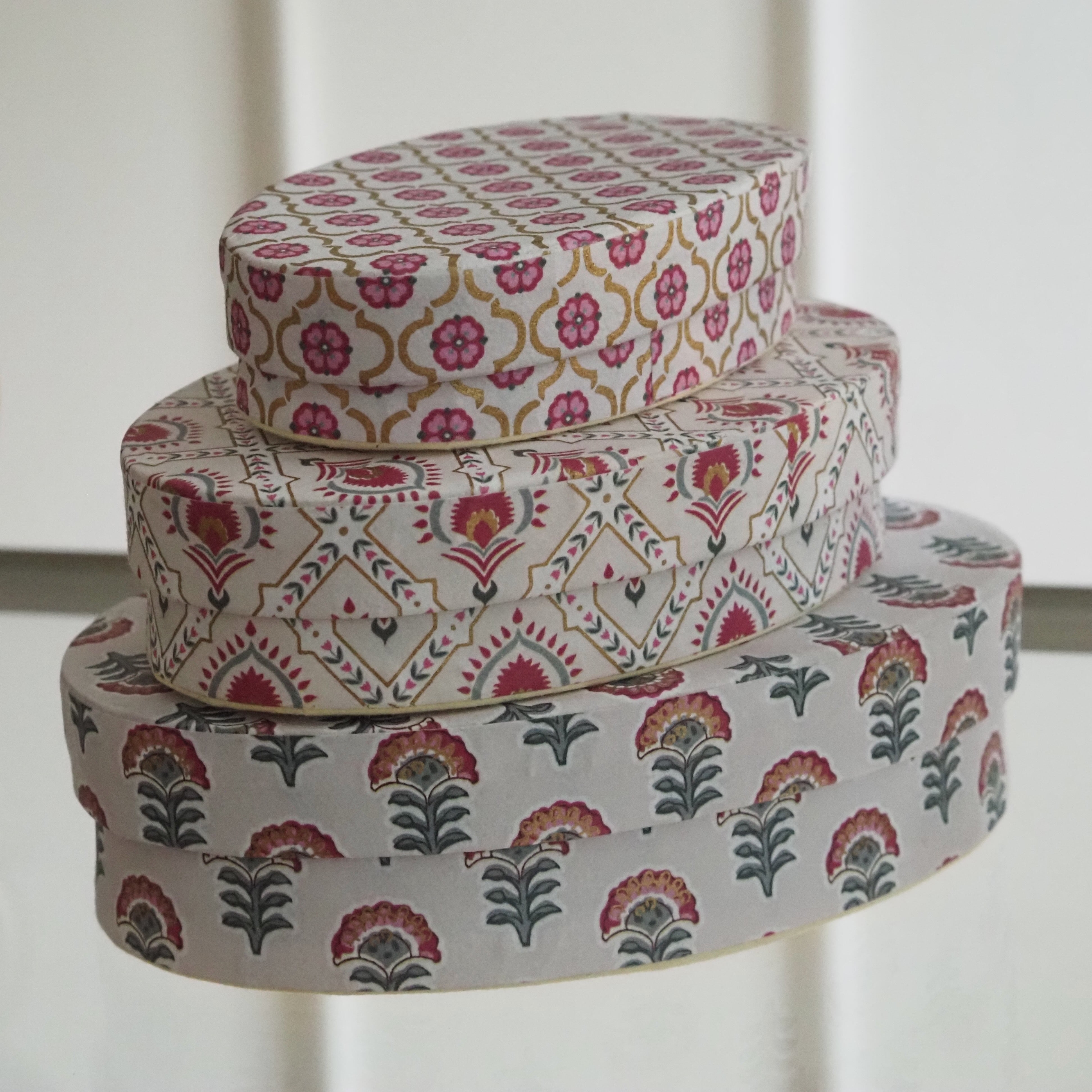 Geschenkdosen Oval 3er-Set · Blockdruck-Muster in Rosa