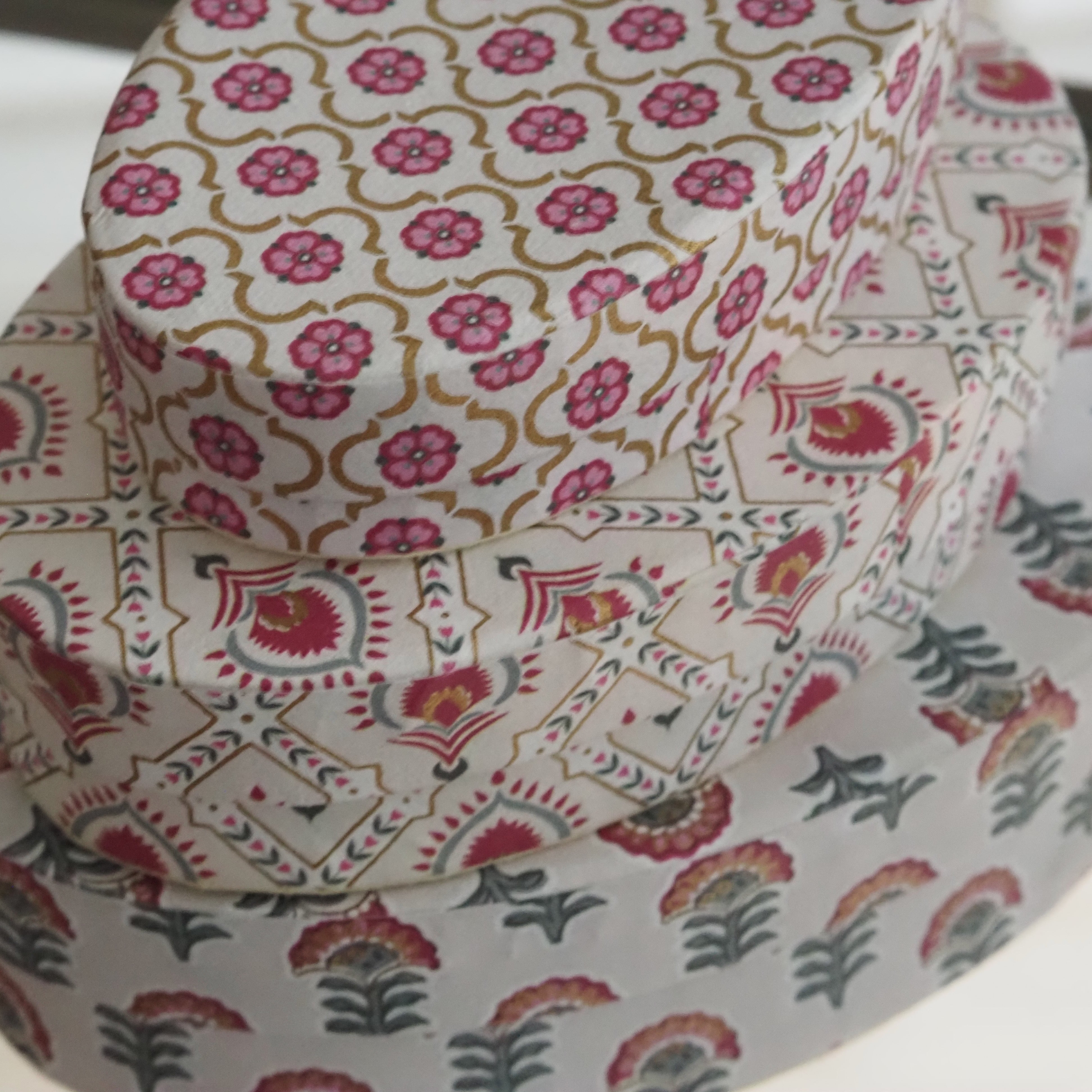 Geschenkdosen Oval 3er-Set · Blockdruck-Muster in Rosa