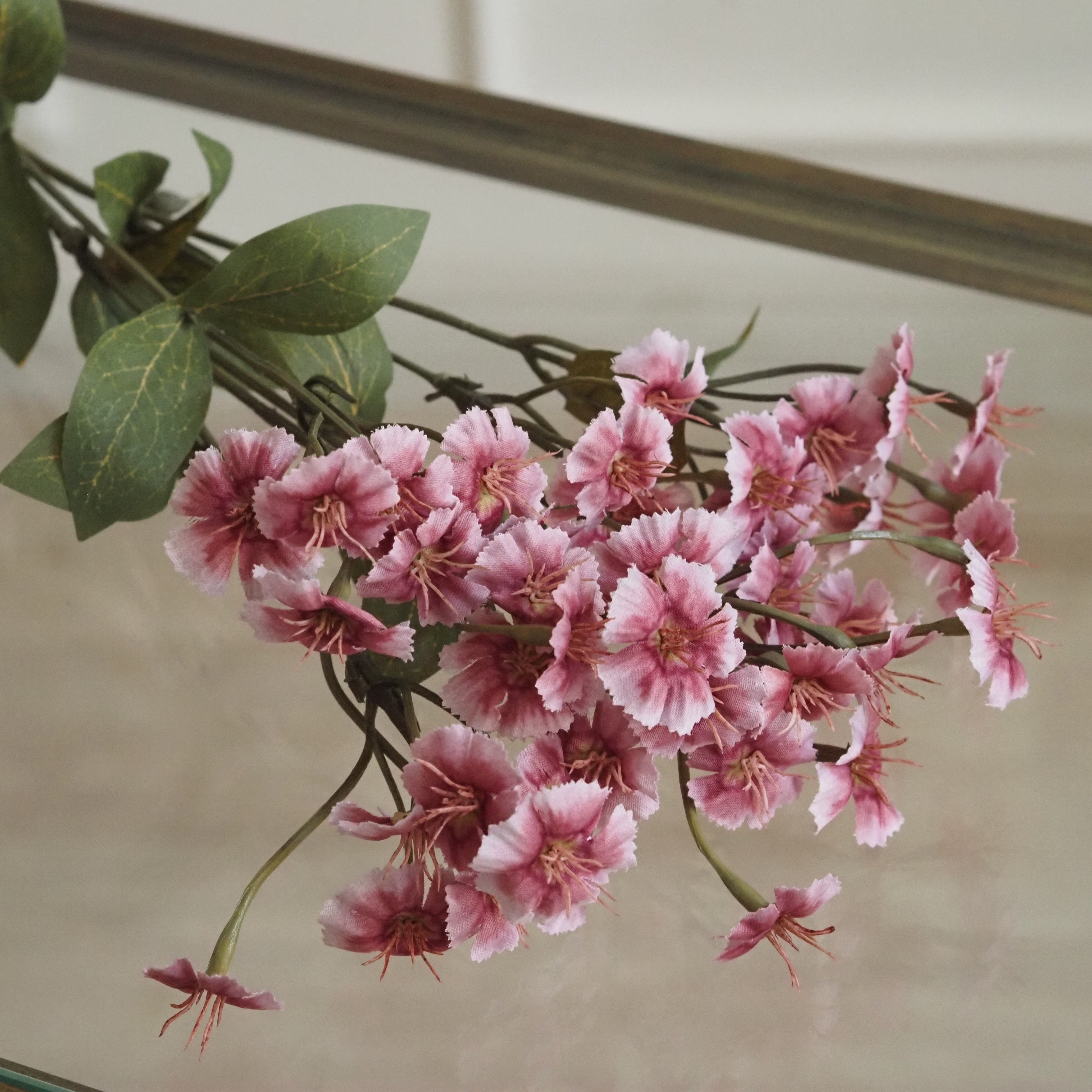 Deko-Zweig mit Blüten · Kleiner Blütenzweig in Altrosa mit textiler Blütenflora