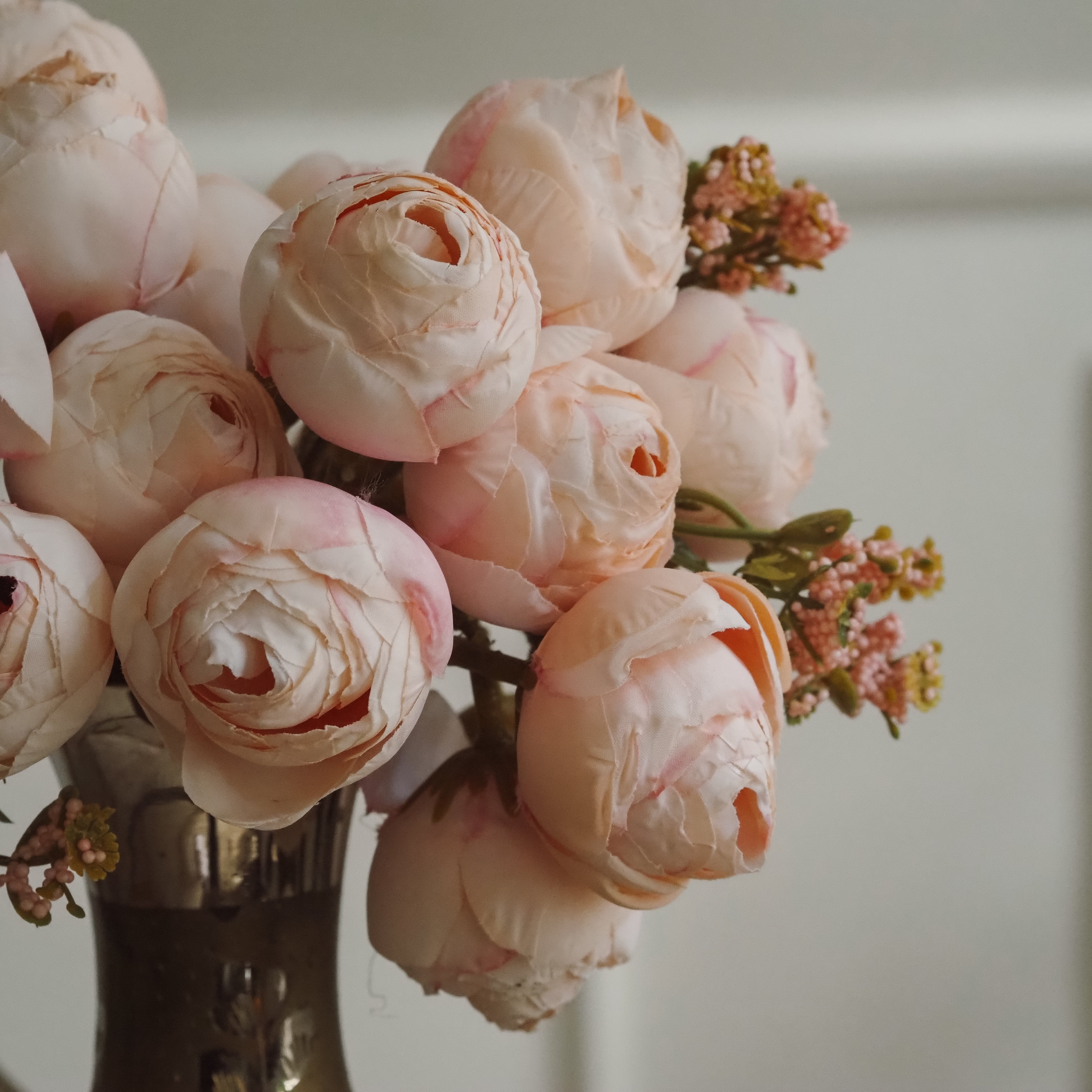 Deko-Rosenstrauß Zartrosa · Gefüllte Blüten in Landhausstil-Optik