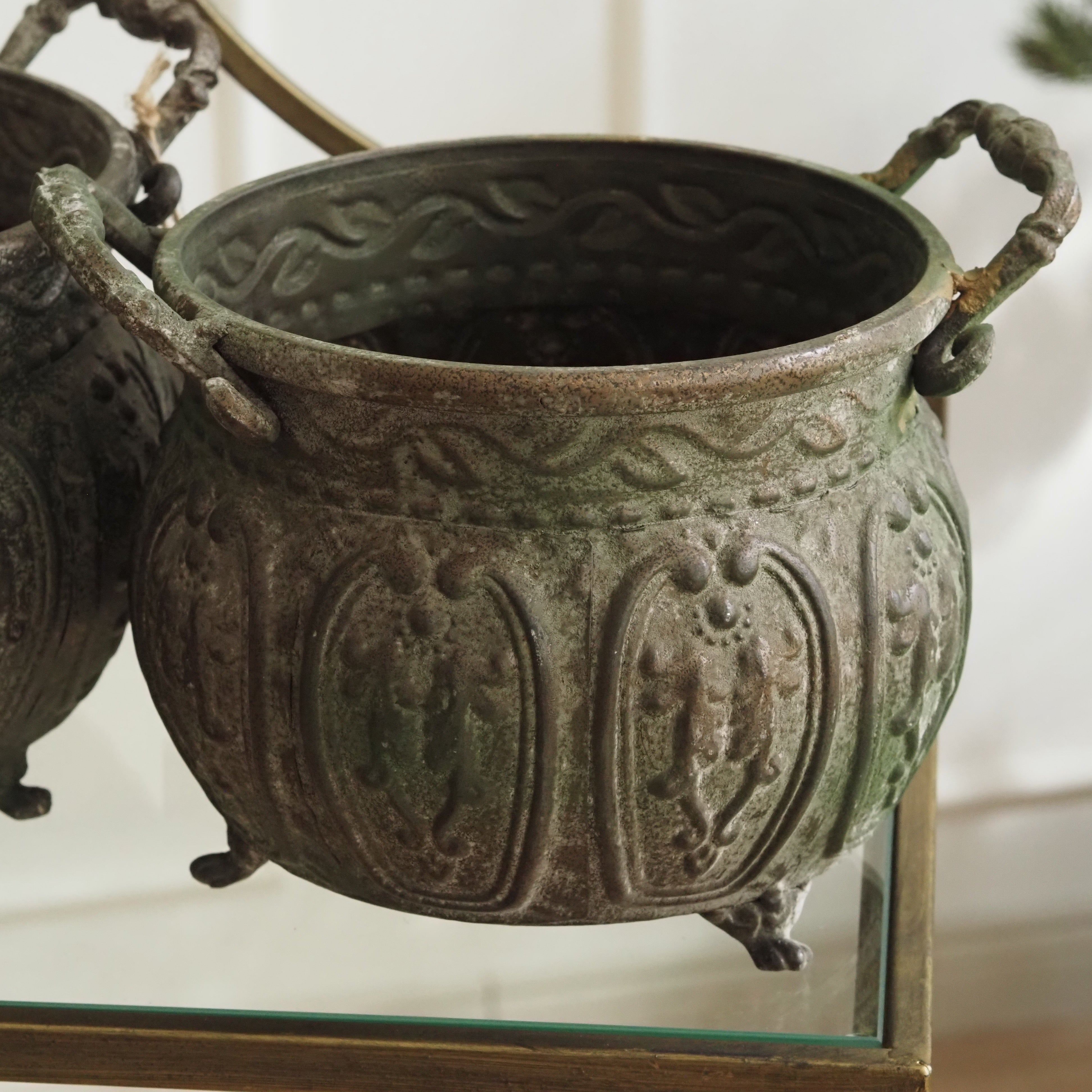 Blumentopf 2er Set aus Metall · historisierende Gartenform mit Patina