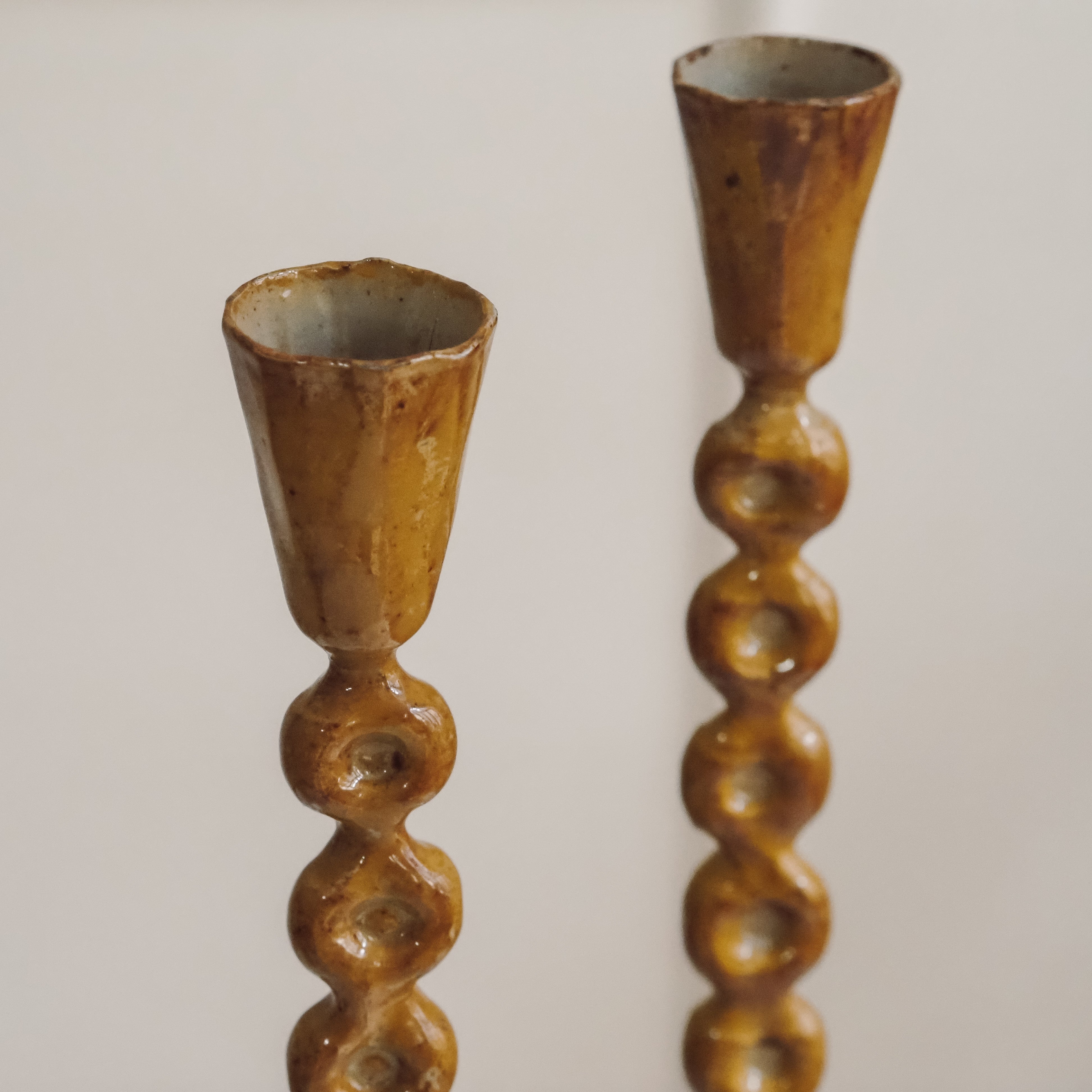 Kerzenständer Senfgelb · Schlanker Kugelschaft im Vintage-Stil · 2er-Set