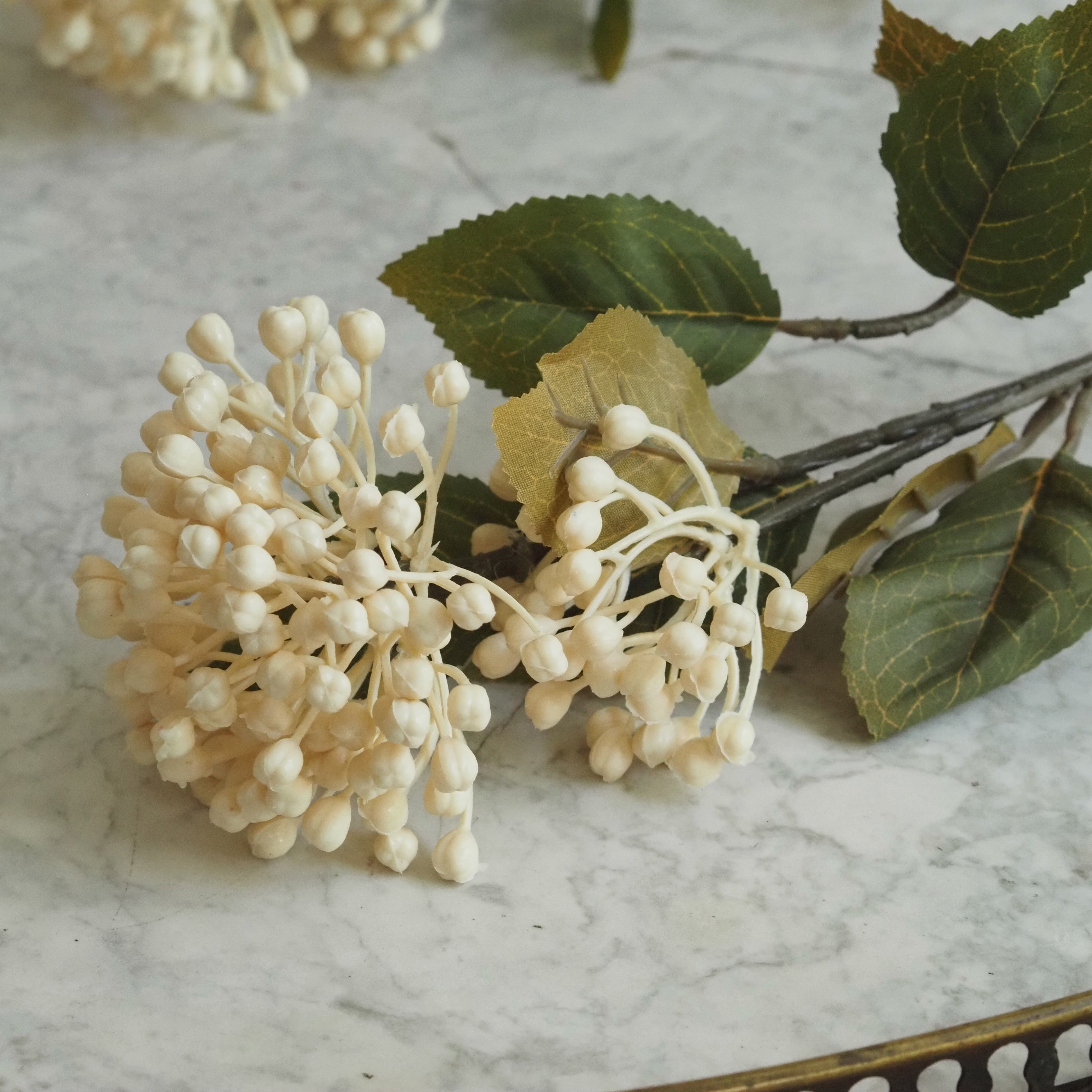 Knospenzweig Creme · Deko-Zweig mit Schneeball-Knospendolden im Landhausstil