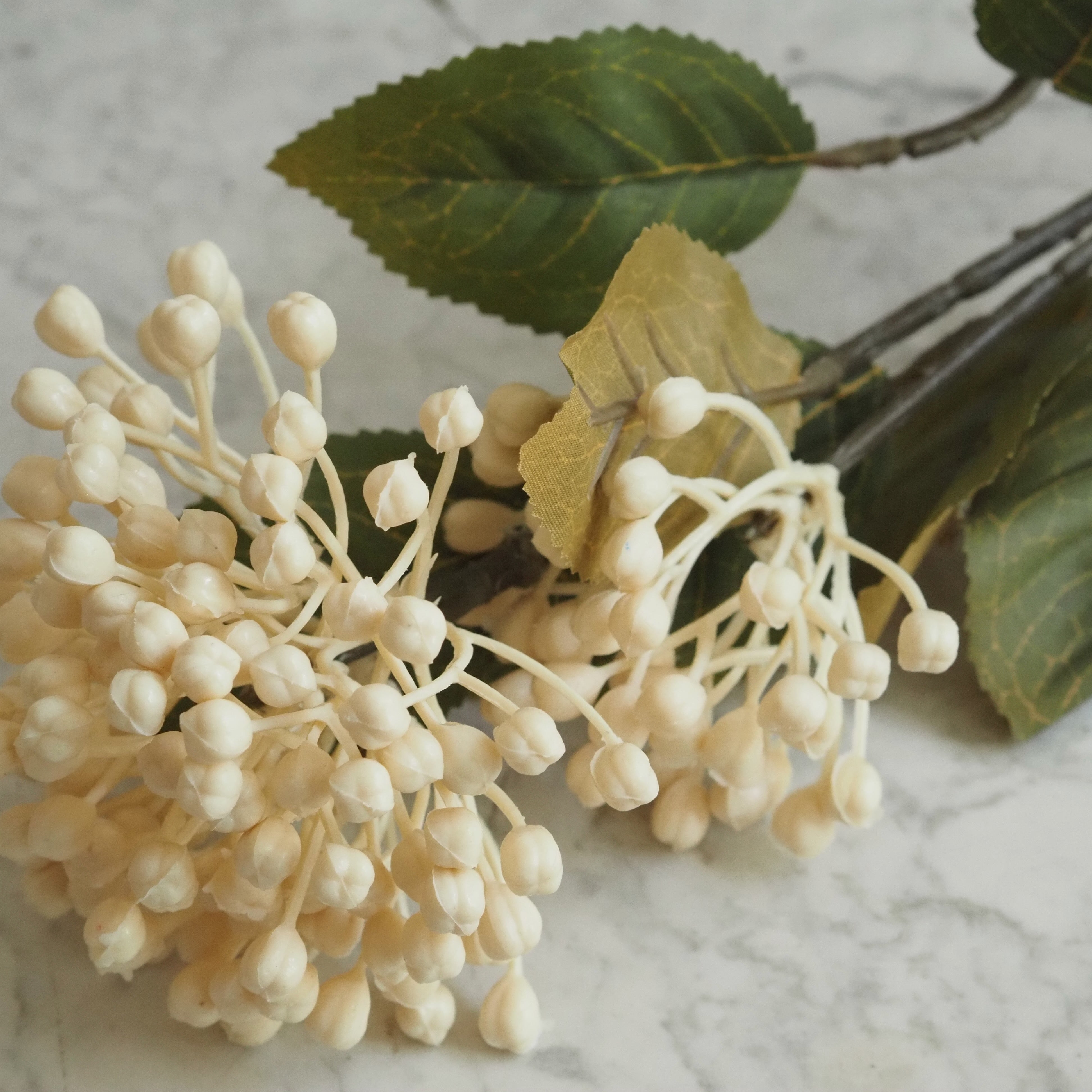 Knospenzweig Creme · Deko-Zweig mit Schneeball-Knospendolden im Landhausstil