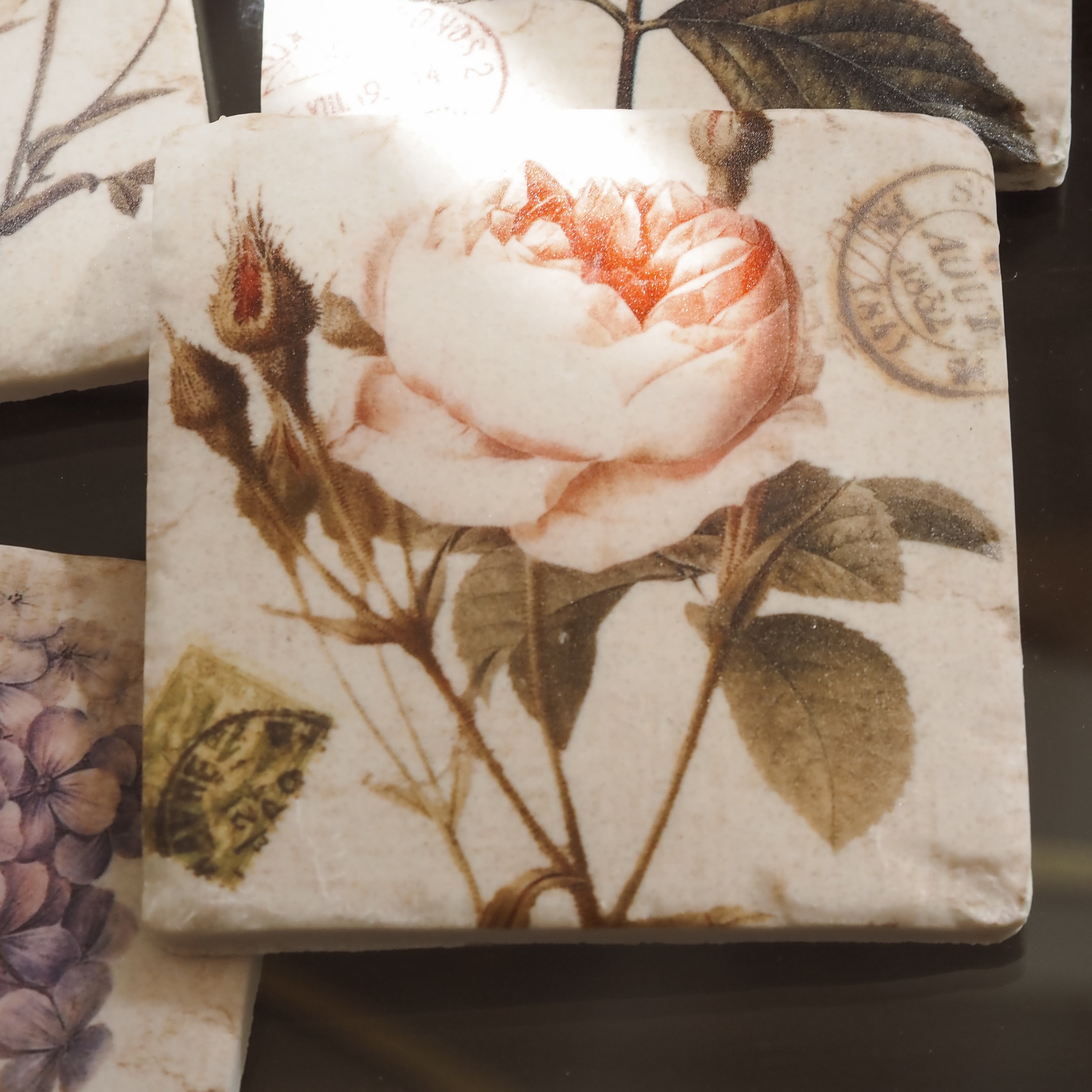 Untersetzer 4er-Set · Naturstein mit Rosen- und Hortensienmotiv