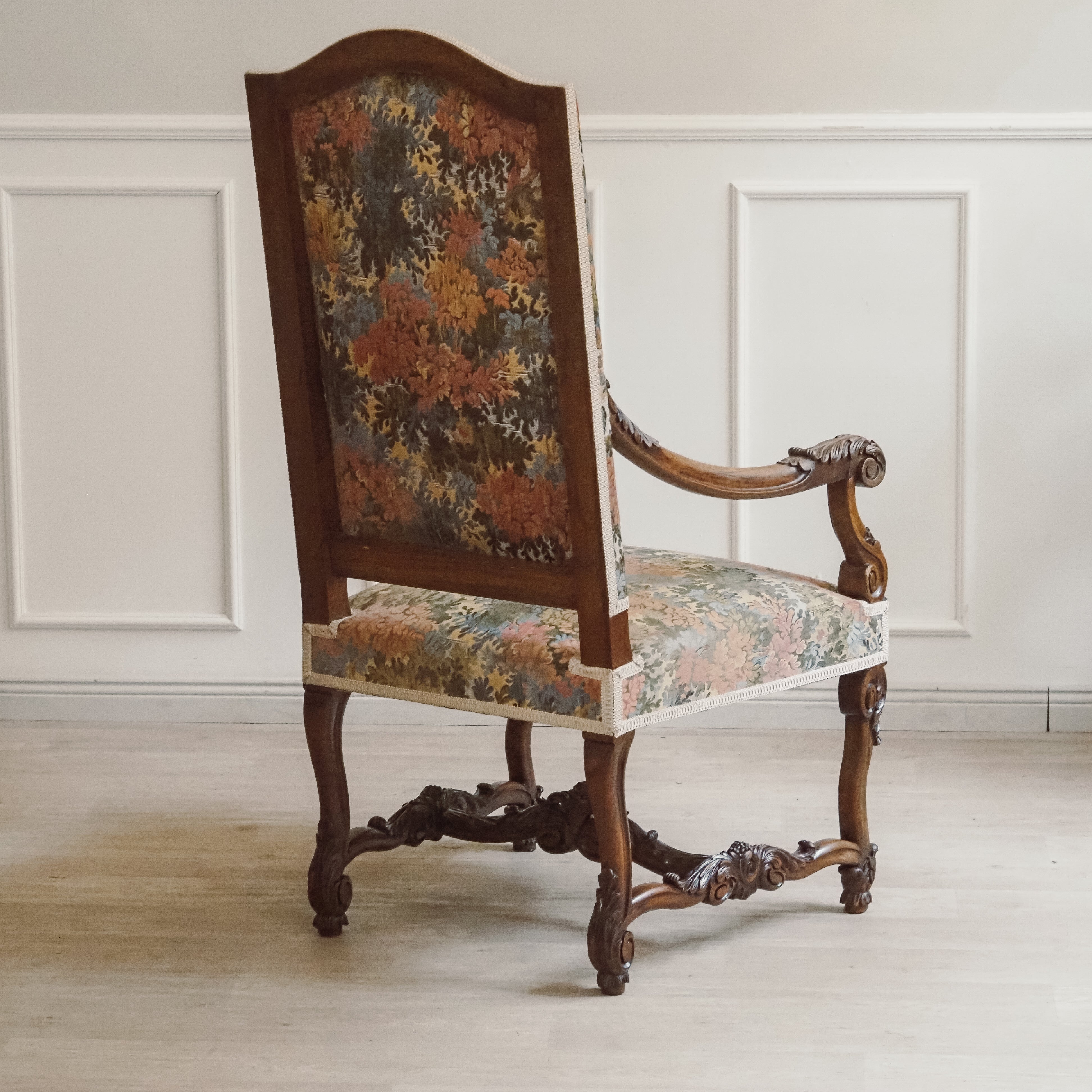 Louis XIV Armlehnstuhl Nussbaum um 1880
