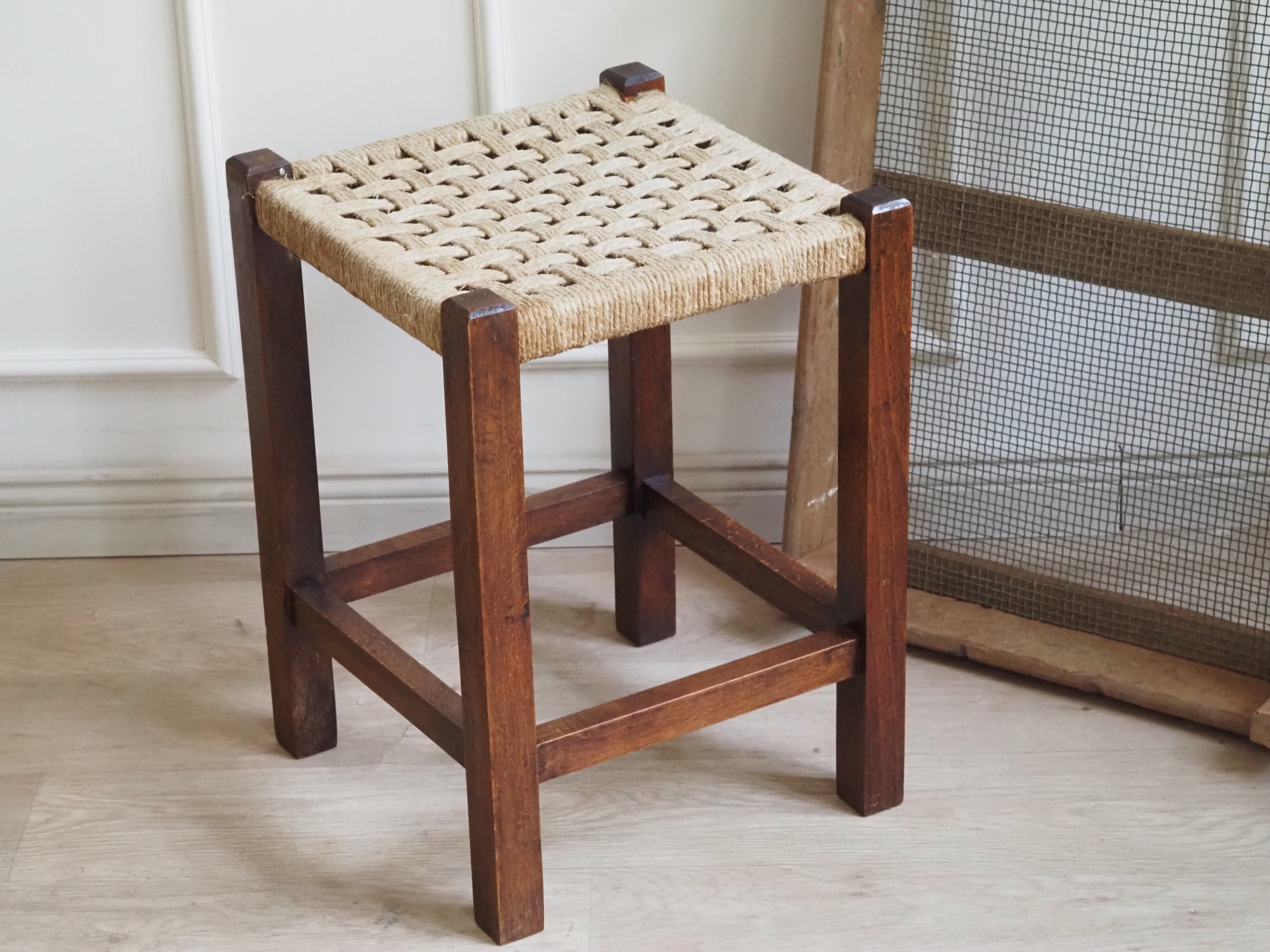 Hocker im Bauhaus-Stil mit Jutegeflecht Hartholz um 1940
