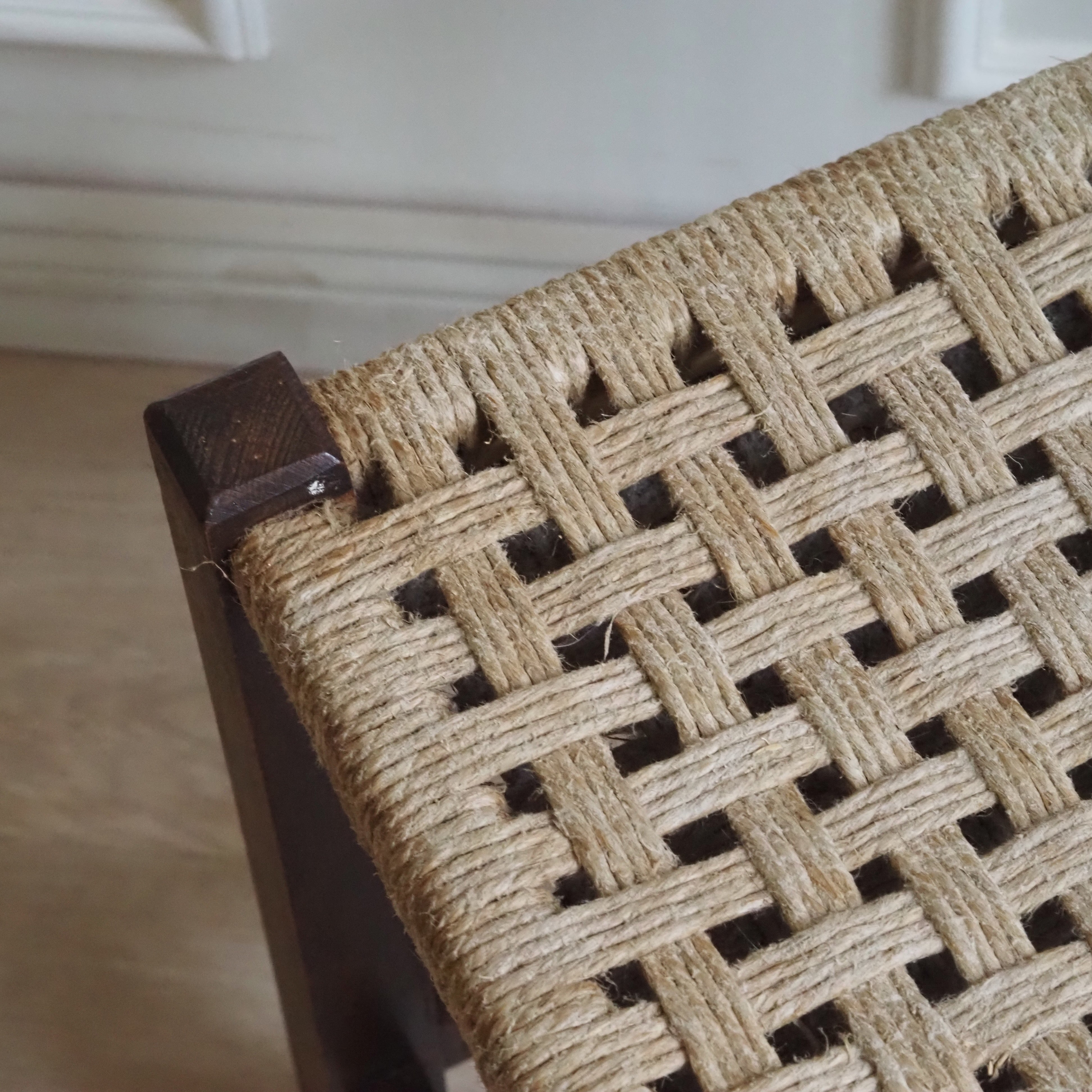 Hocker im Bauhaus-Stil mit Jutegeflecht Hartholz um 1940