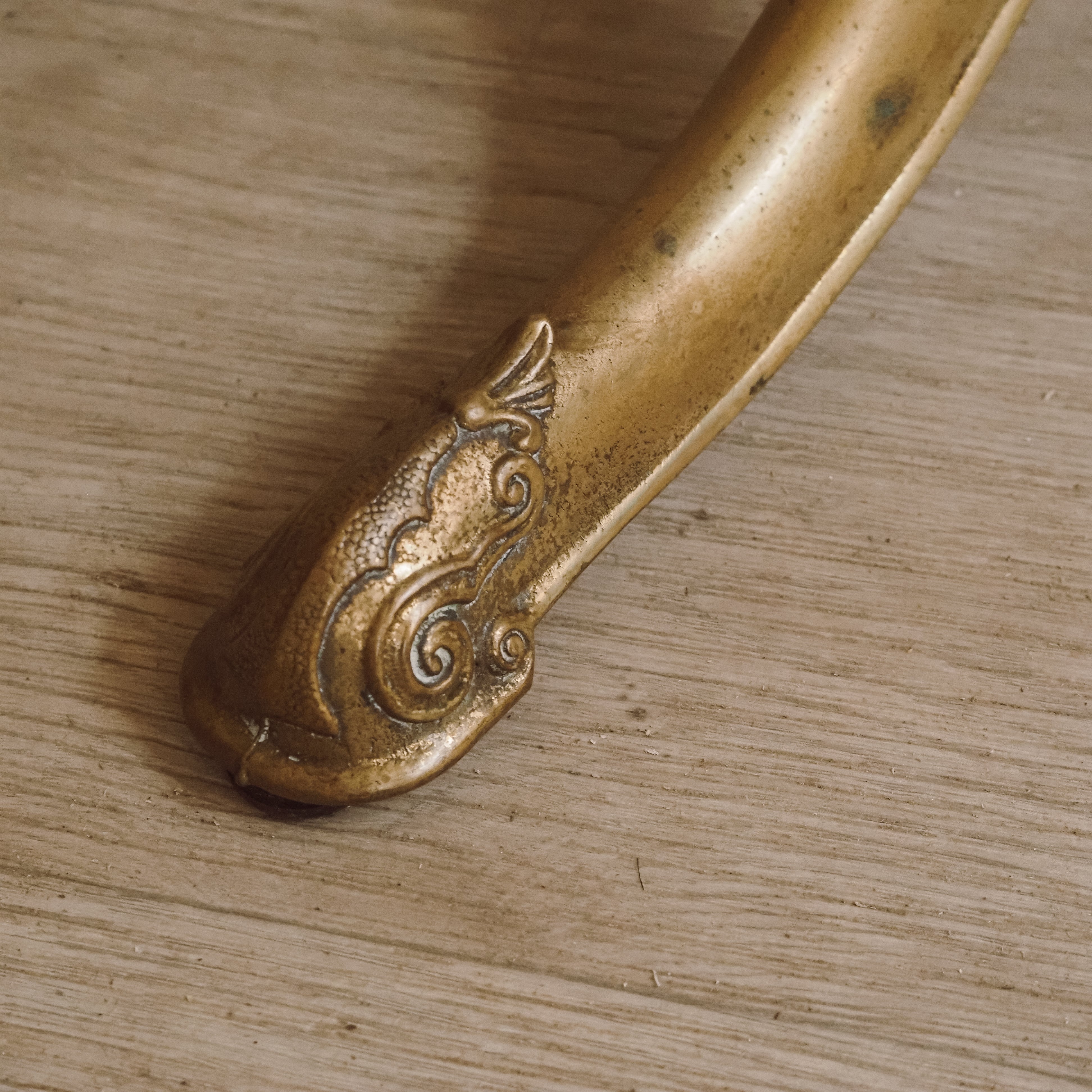 Gueridon Beistelltisch Messing Marmorplatte rund Louis XV Stil