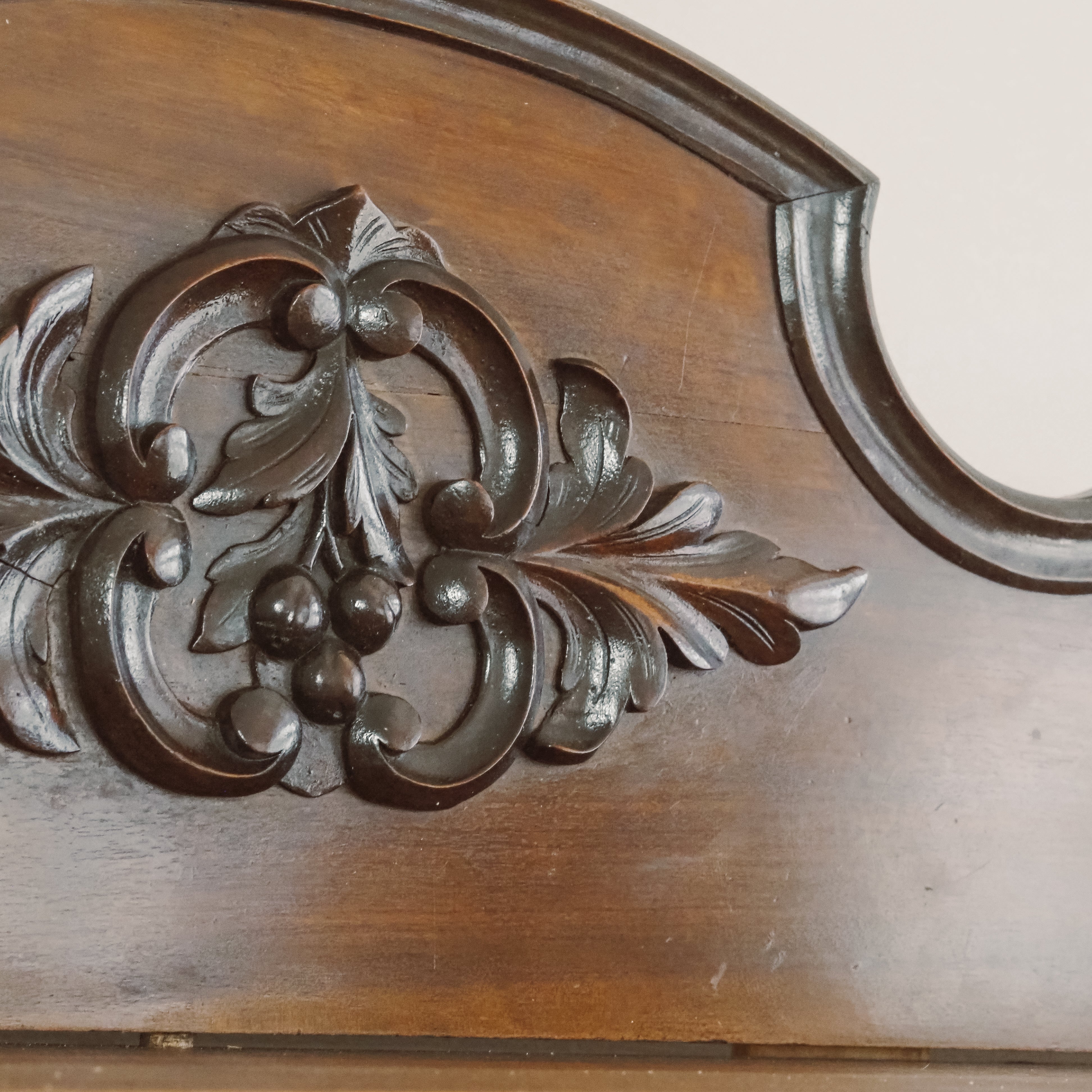 Anrichte Louis-Philippe Nussbaum Buffet mit Aufsatz um 1870
