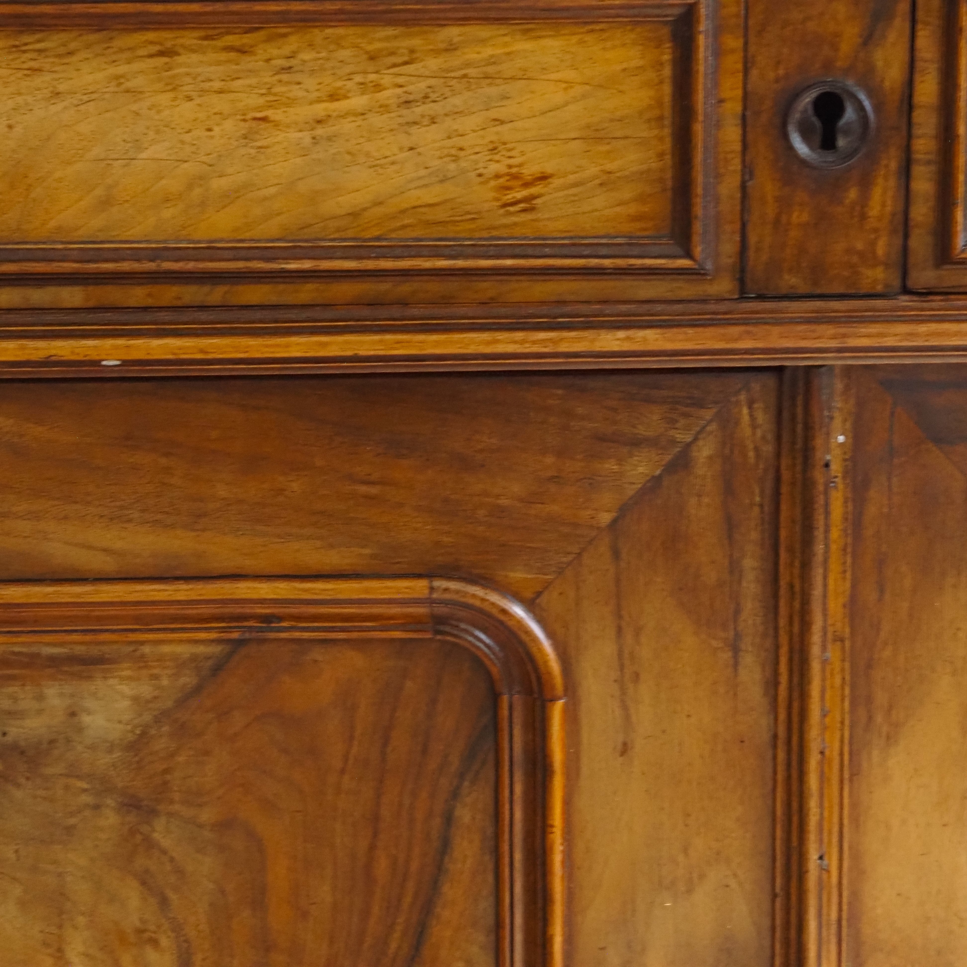 Anrichte Louis-Philippe Nussbaum Buffet mit Aufsatz um 1870