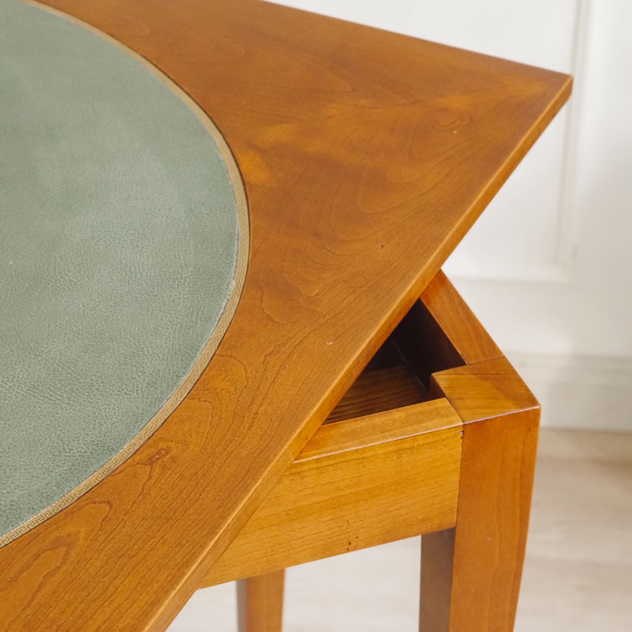 Vintage Spieltisch / Klapptisch mit Schachfeld und Lederauflage - Konsolentisch Antik