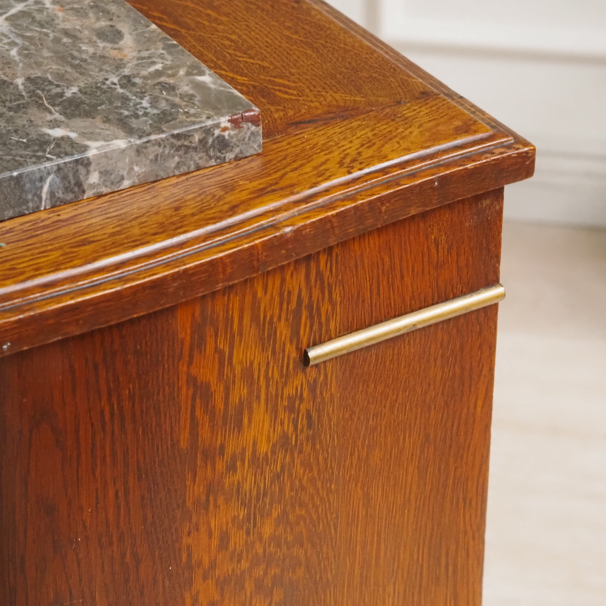 Französischer Art Déco Nachttisch - Antiker Nachtschrank mit Marmor