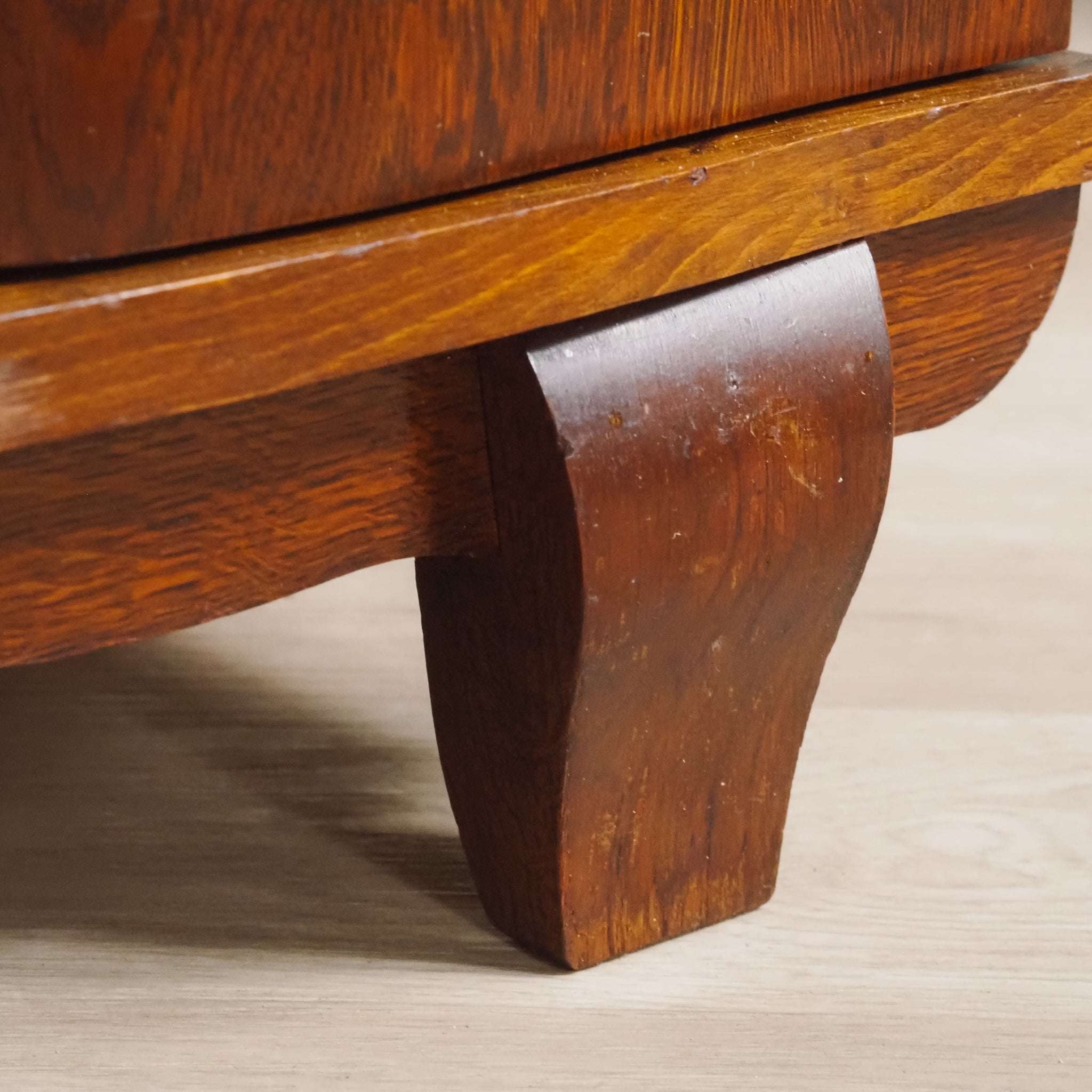 Französischer Art Déco Nachttisch - Antiker Nachtschrank mit Marmor