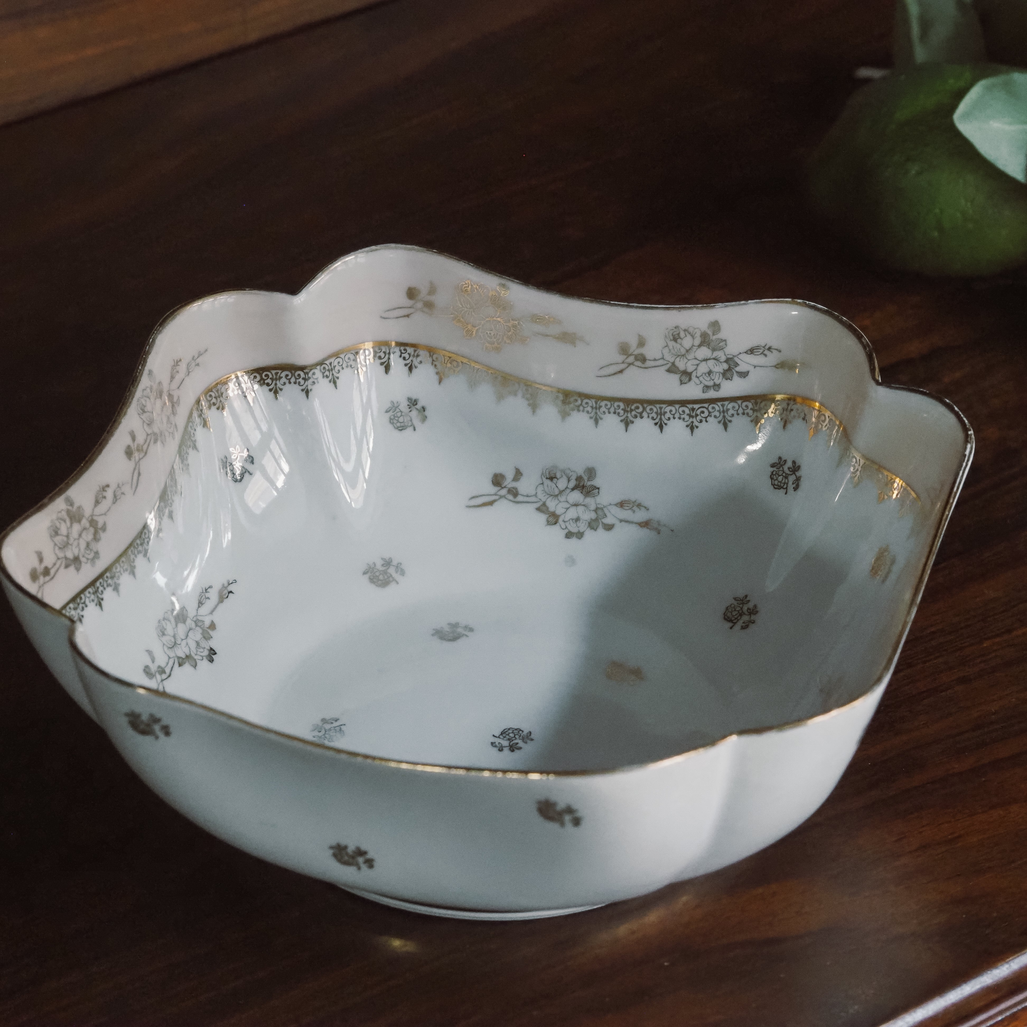 Antike Porzellanschale mit Golddekor – französisches Porzellan um 1900–1930