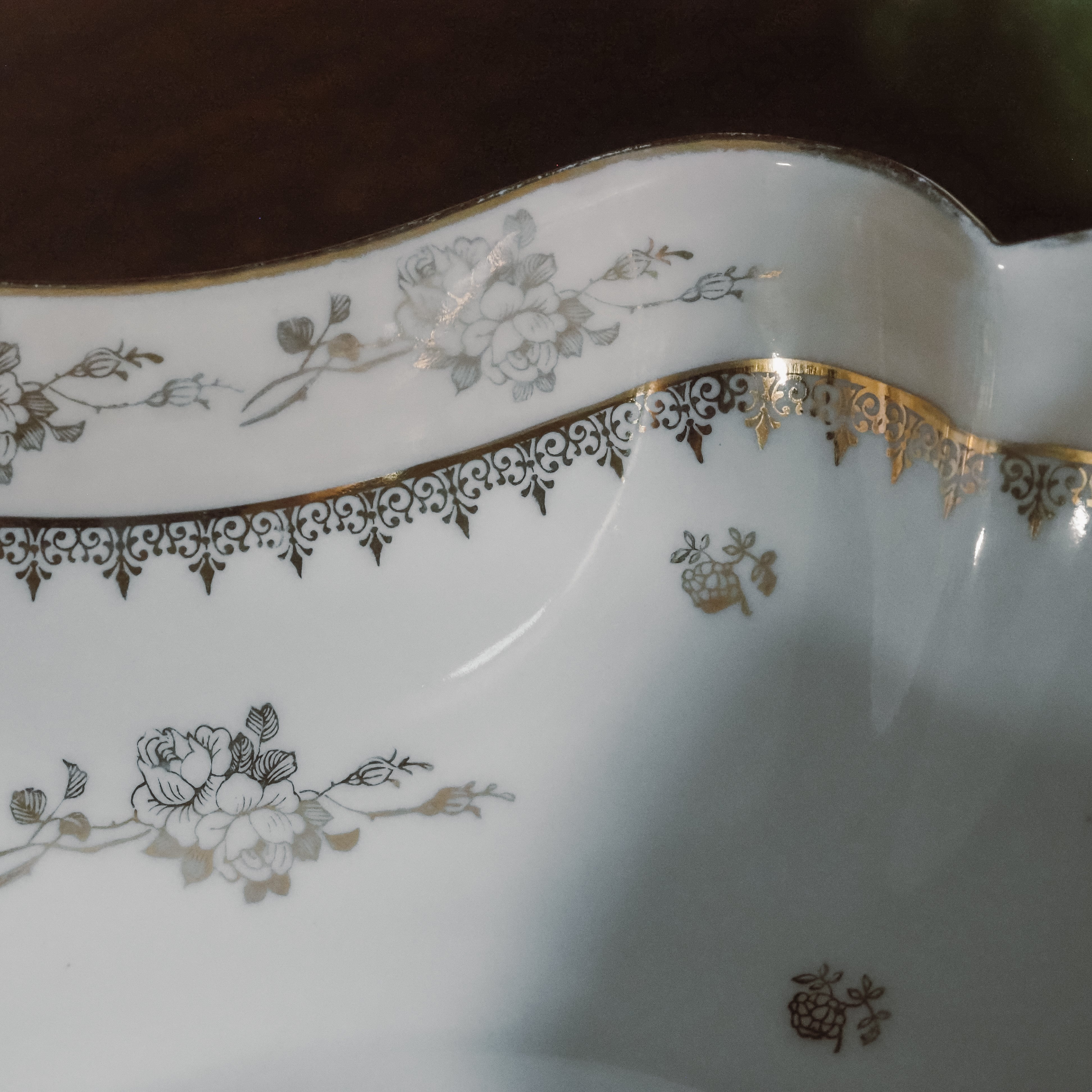 Antike Porzellanschale mit Golddekor – französisches Porzellan um 1900–1930